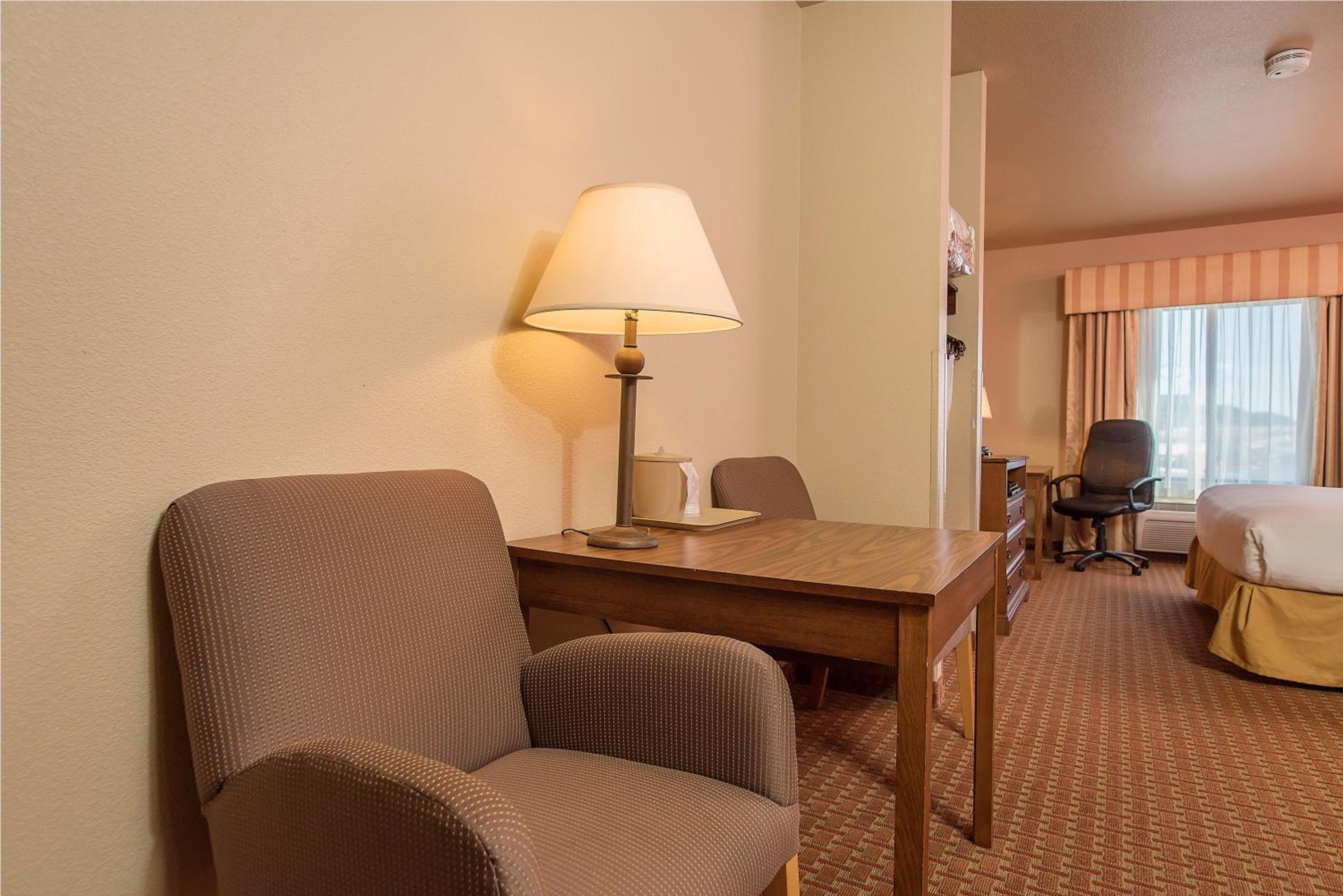 King Studio Suite - Non-Smoking - Photo 5