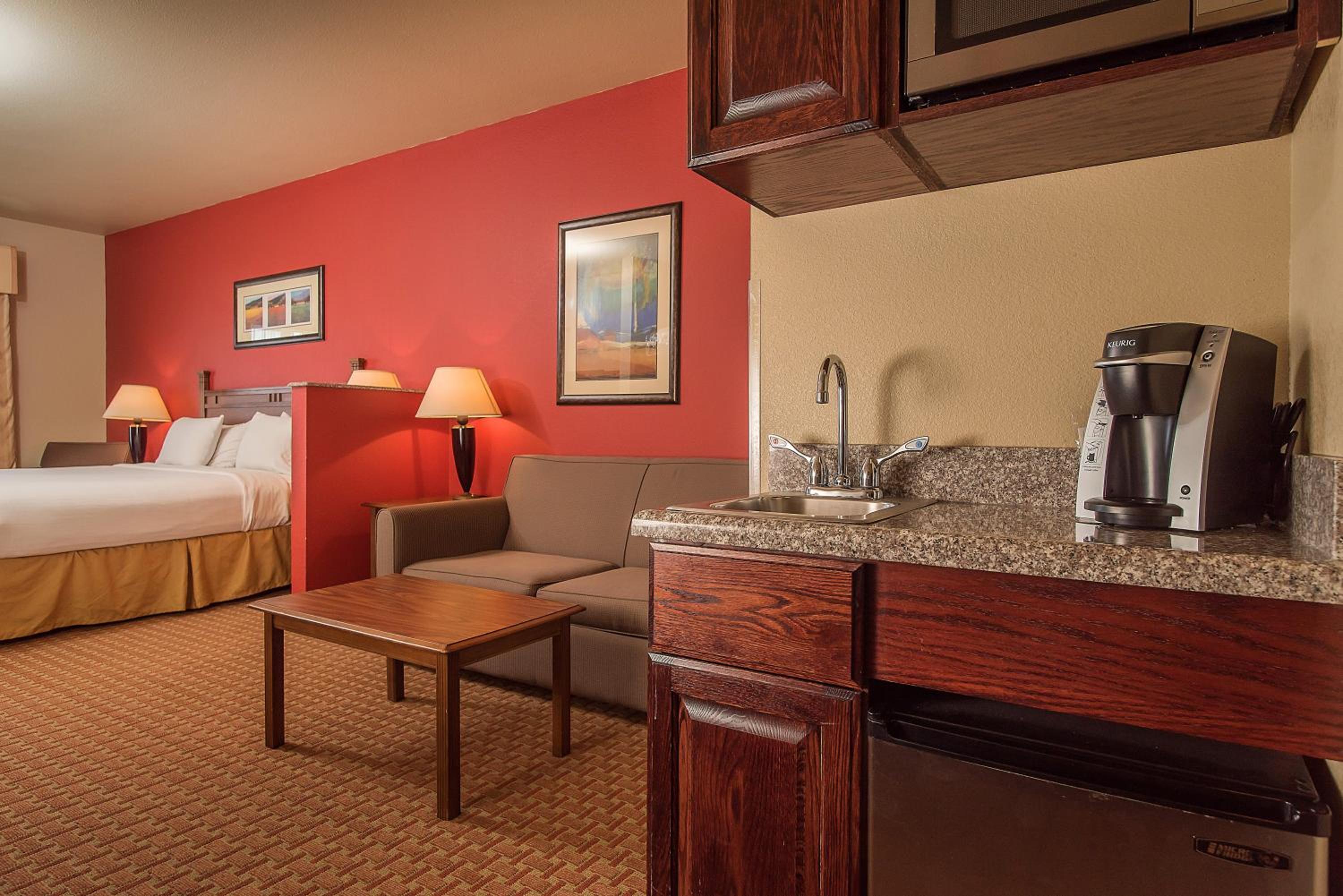 King Studio Suite - Non-Smoking - Photo 2