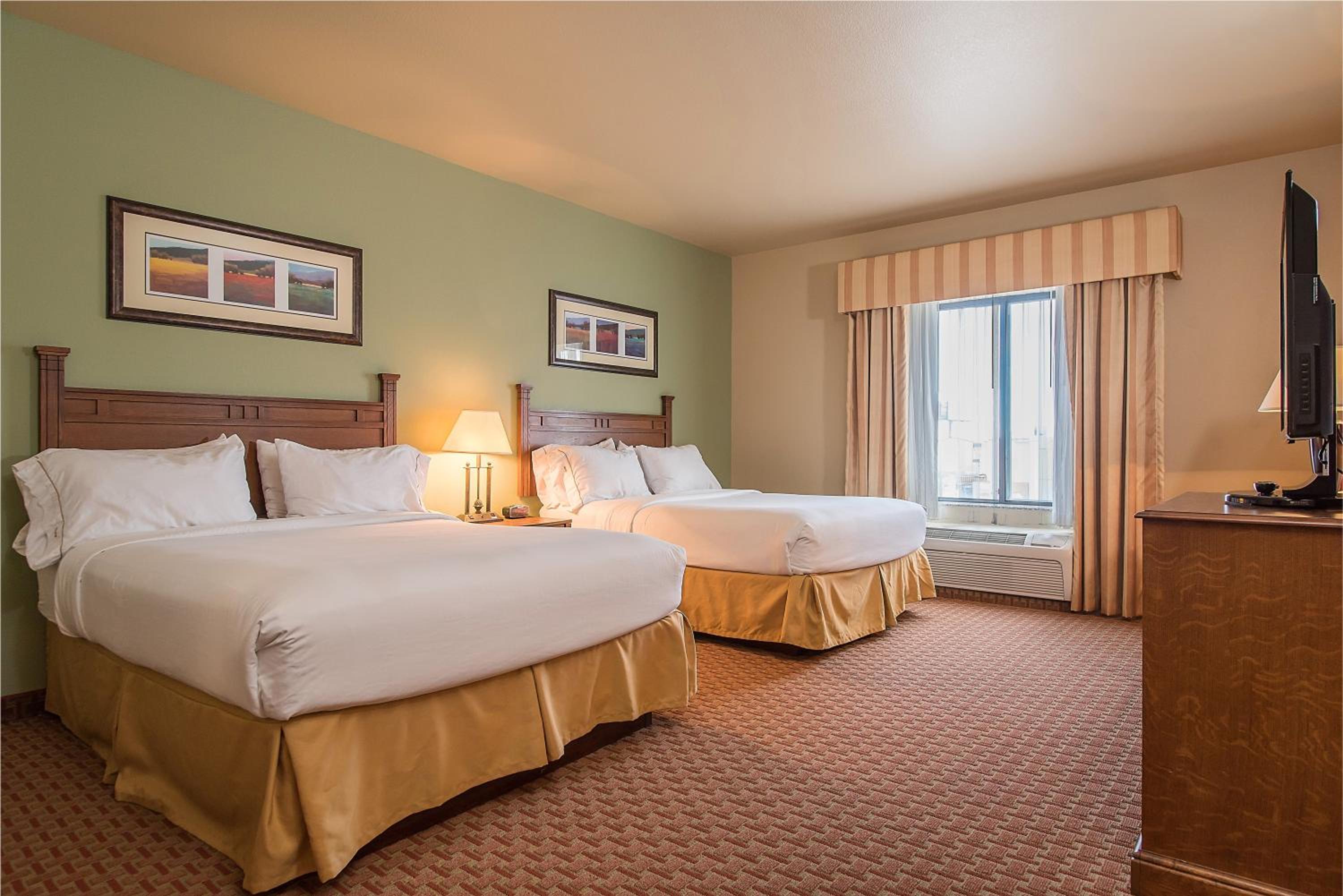 Queen Room with Two Queen Beds - Mobility Access/Non-Smoking - Photo 5
