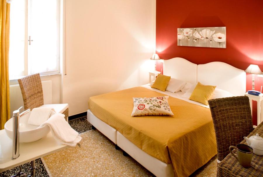 Double Room - Photo 10