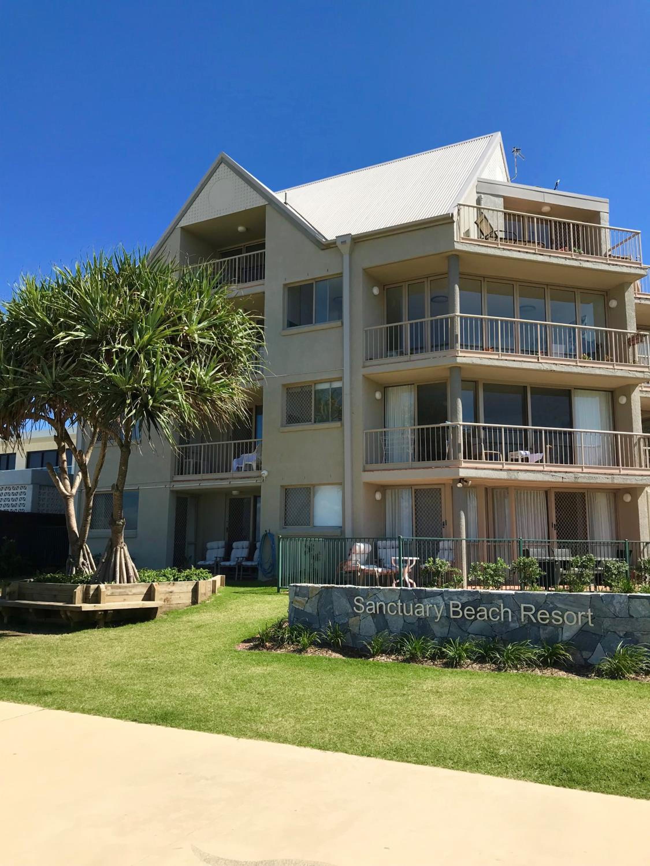 Three-Bedroom Apartment - Beachfront - Non Smoking