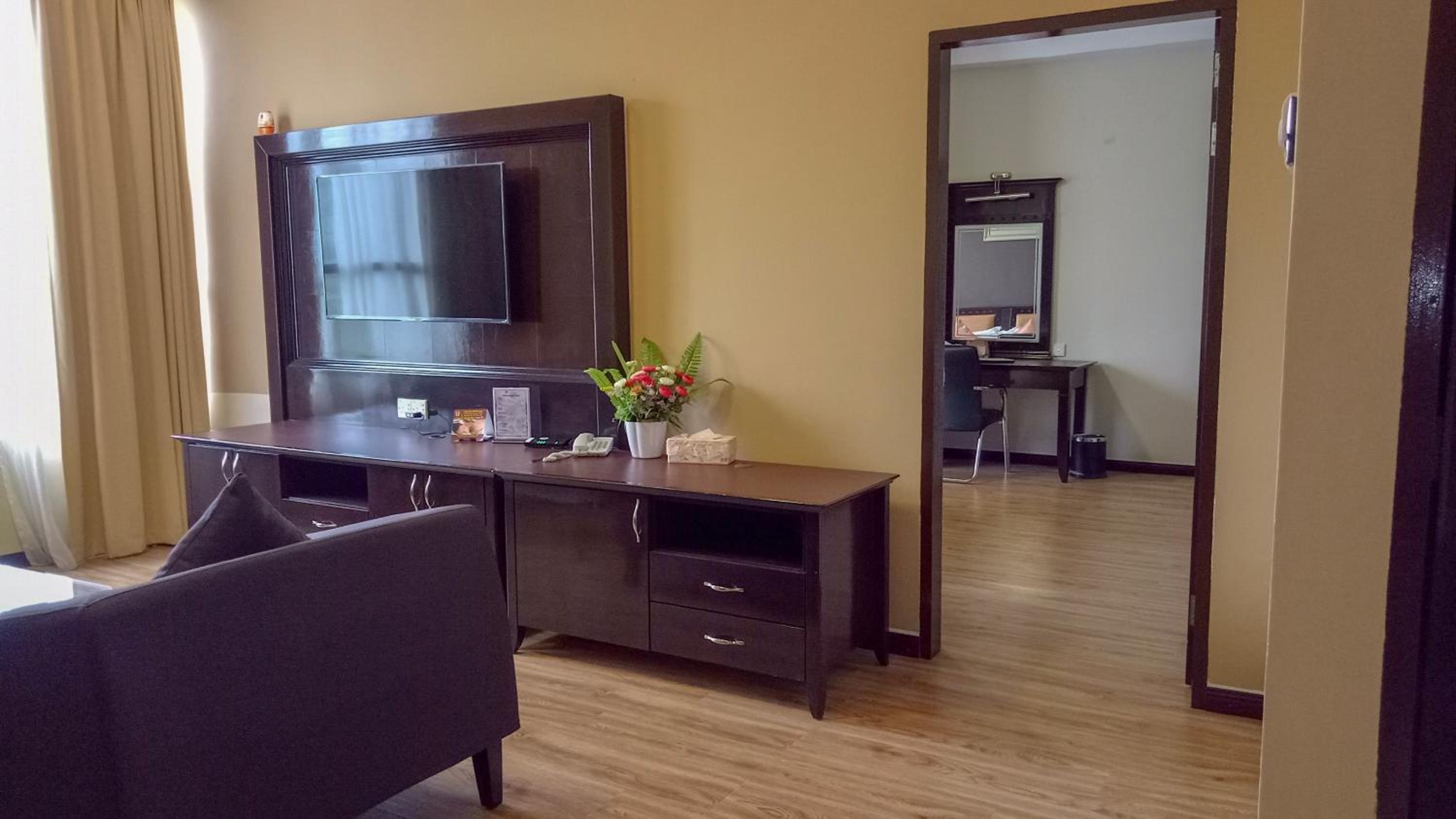 Suite - Photo 4