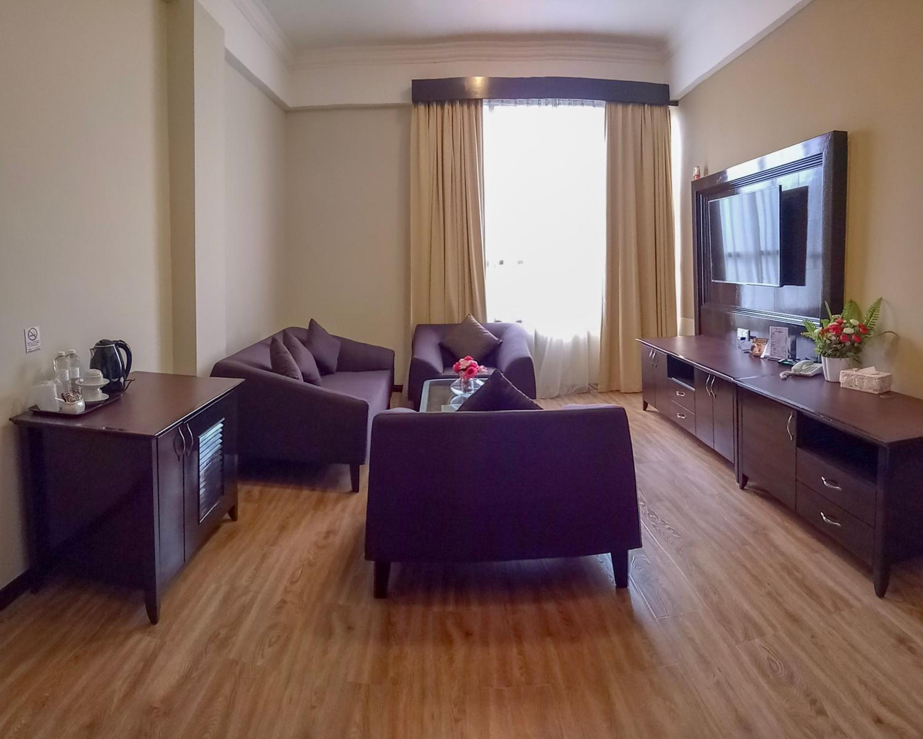 Suite - Photo 3