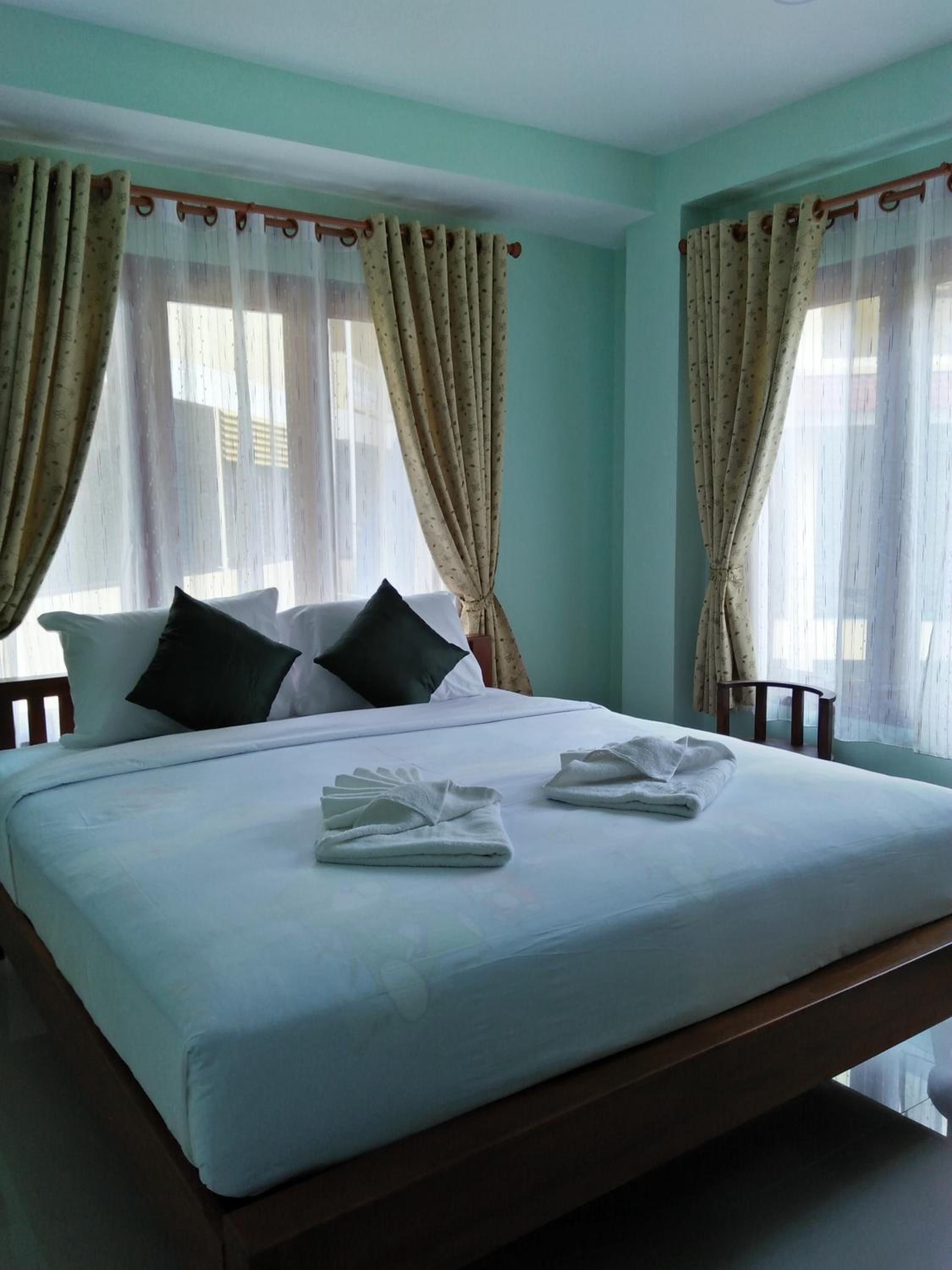 Deluxe King Room - Photo 3