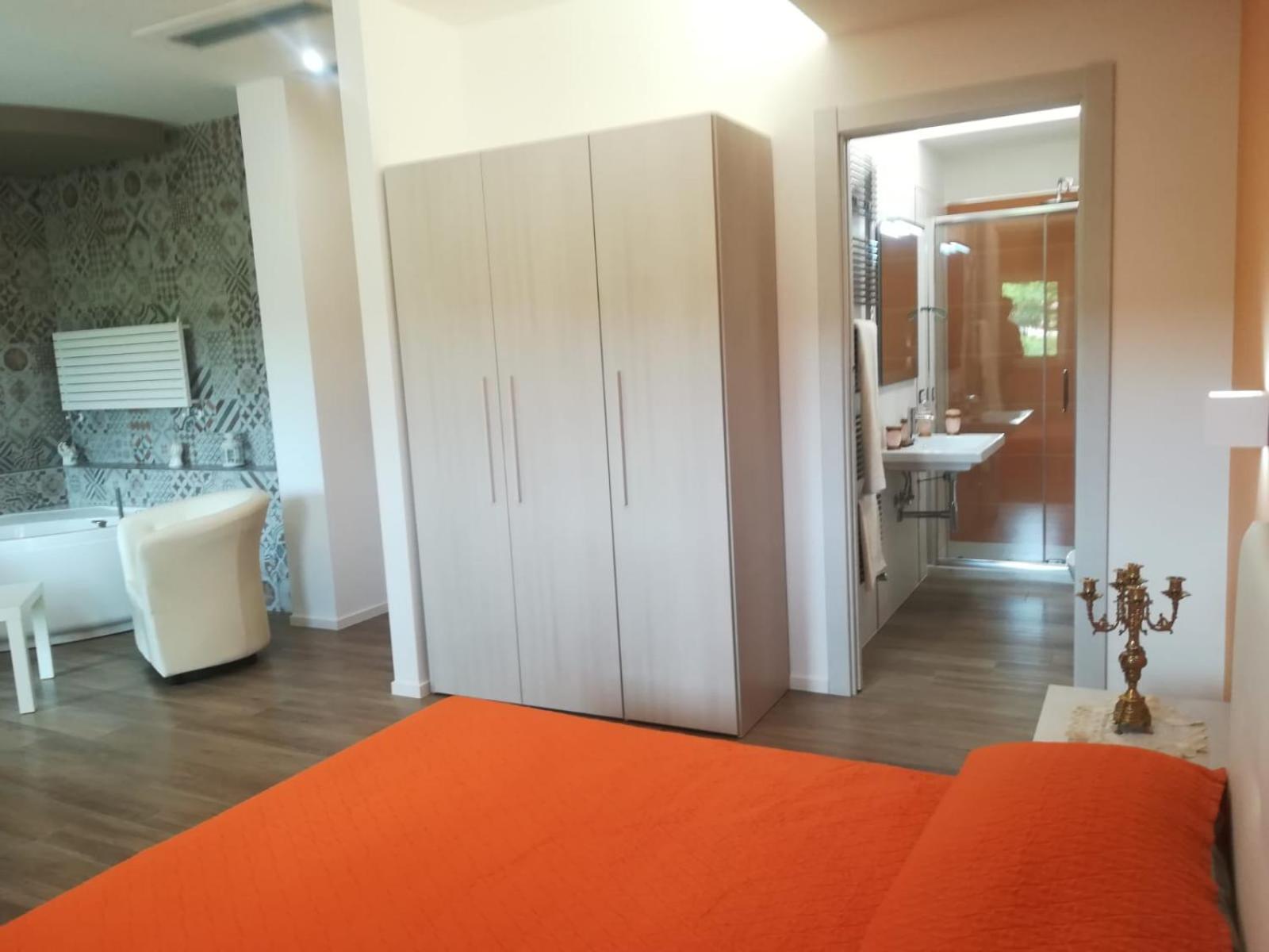 Deluxe Suite with Spa Bath photo 2