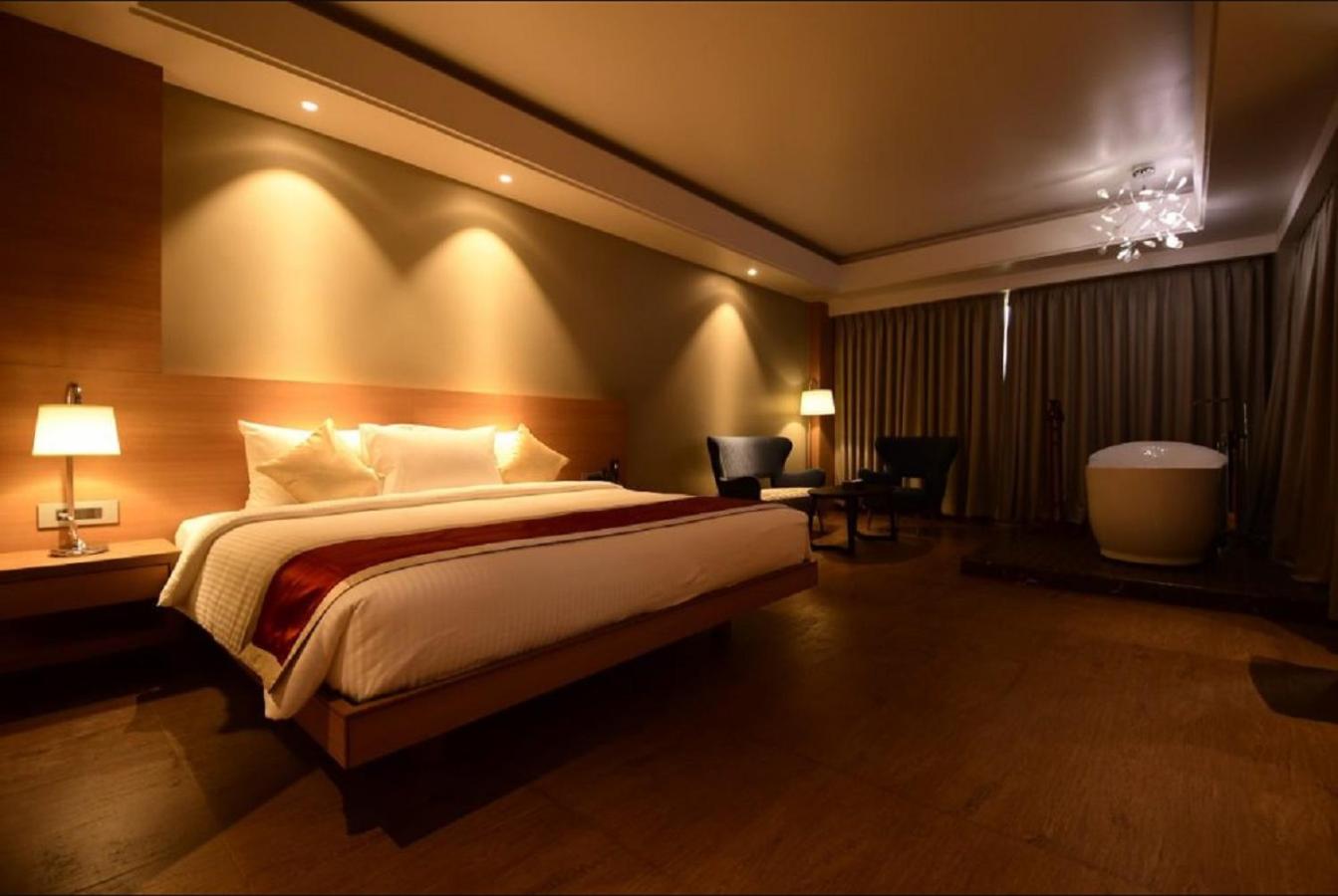 Deluxe King Room photo 3