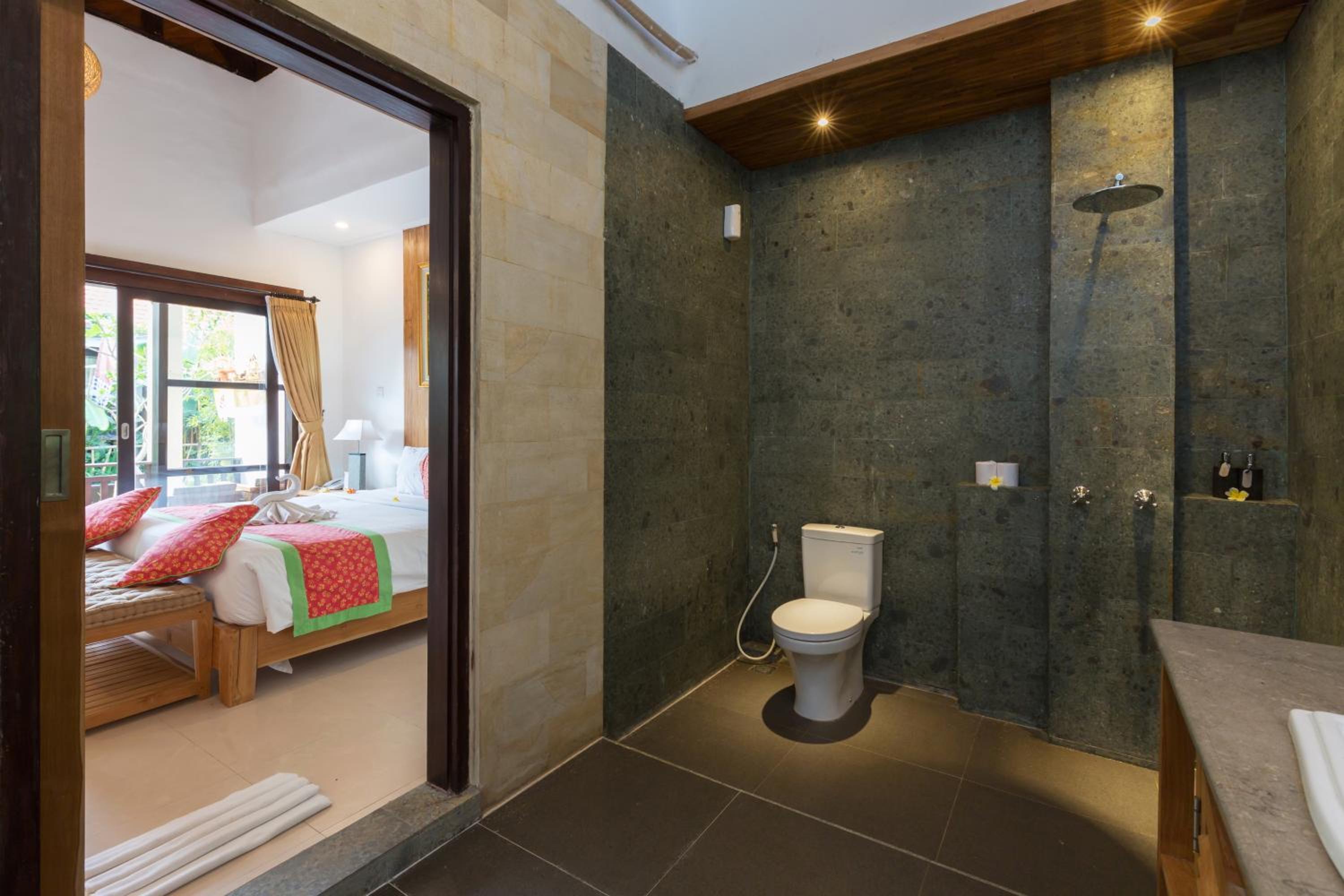Junior Suite with Pool View photo 3