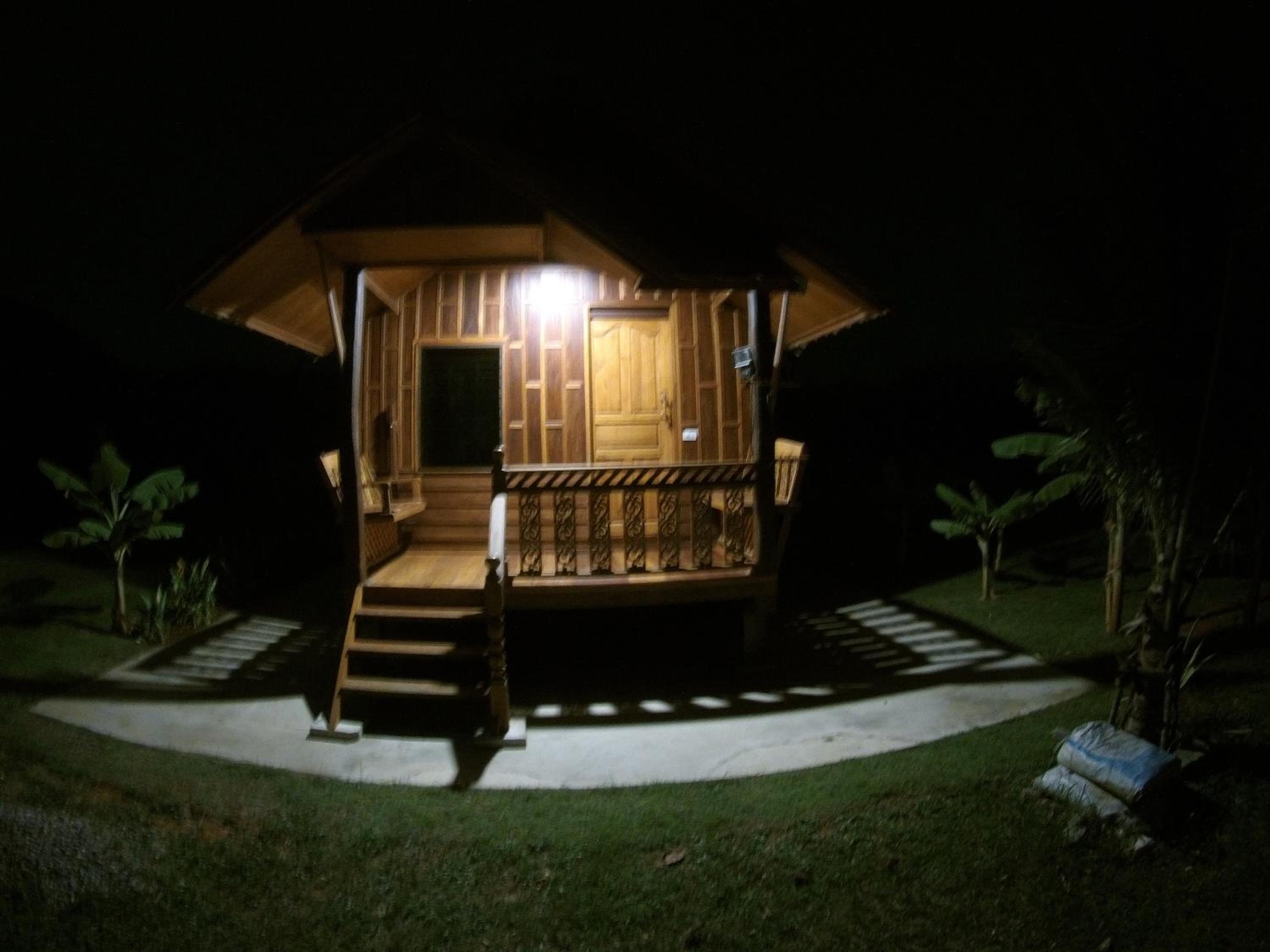 Deluxe Bungalow - Photo 10