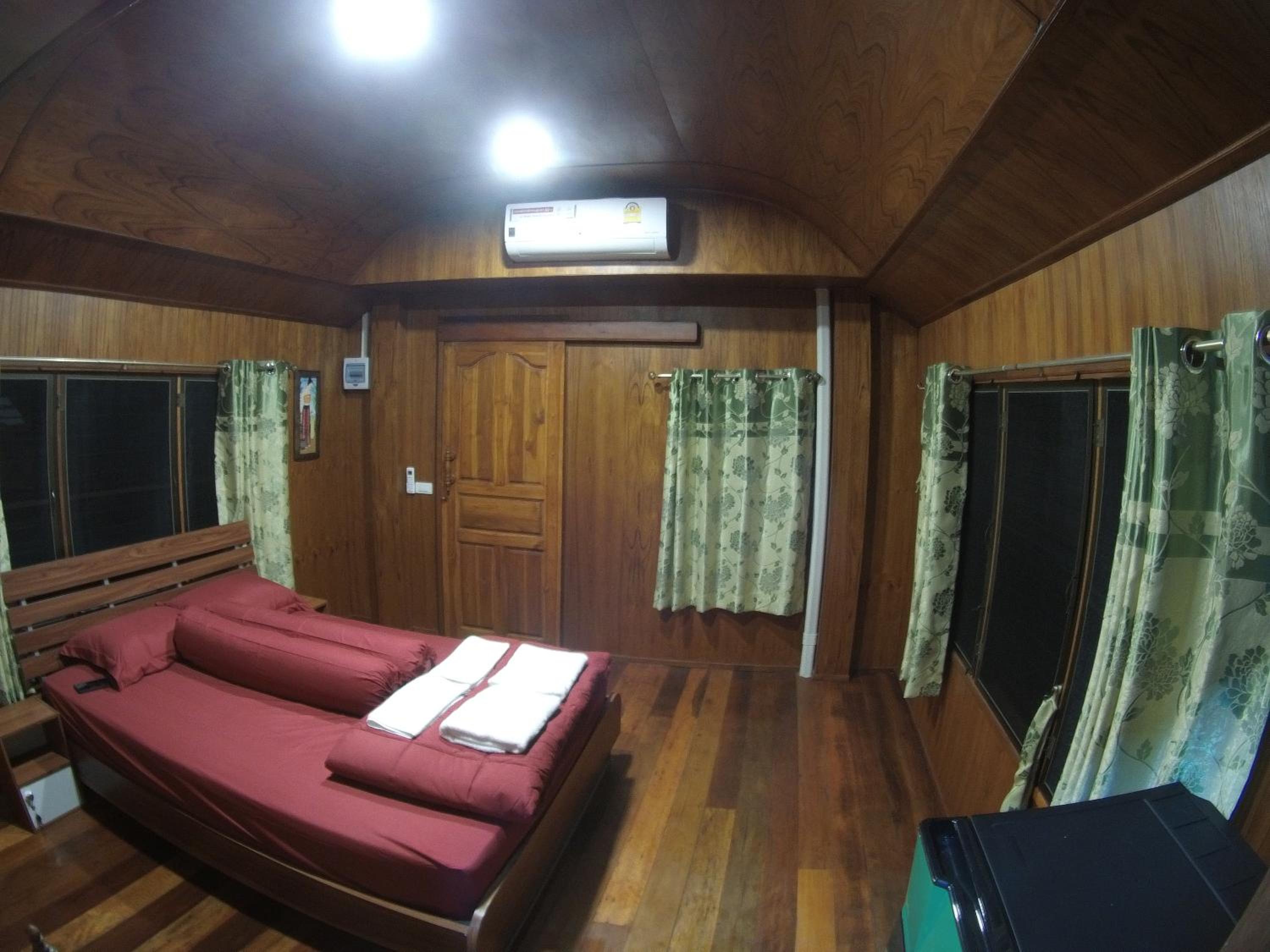 Deluxe Bungalow - Photo 8