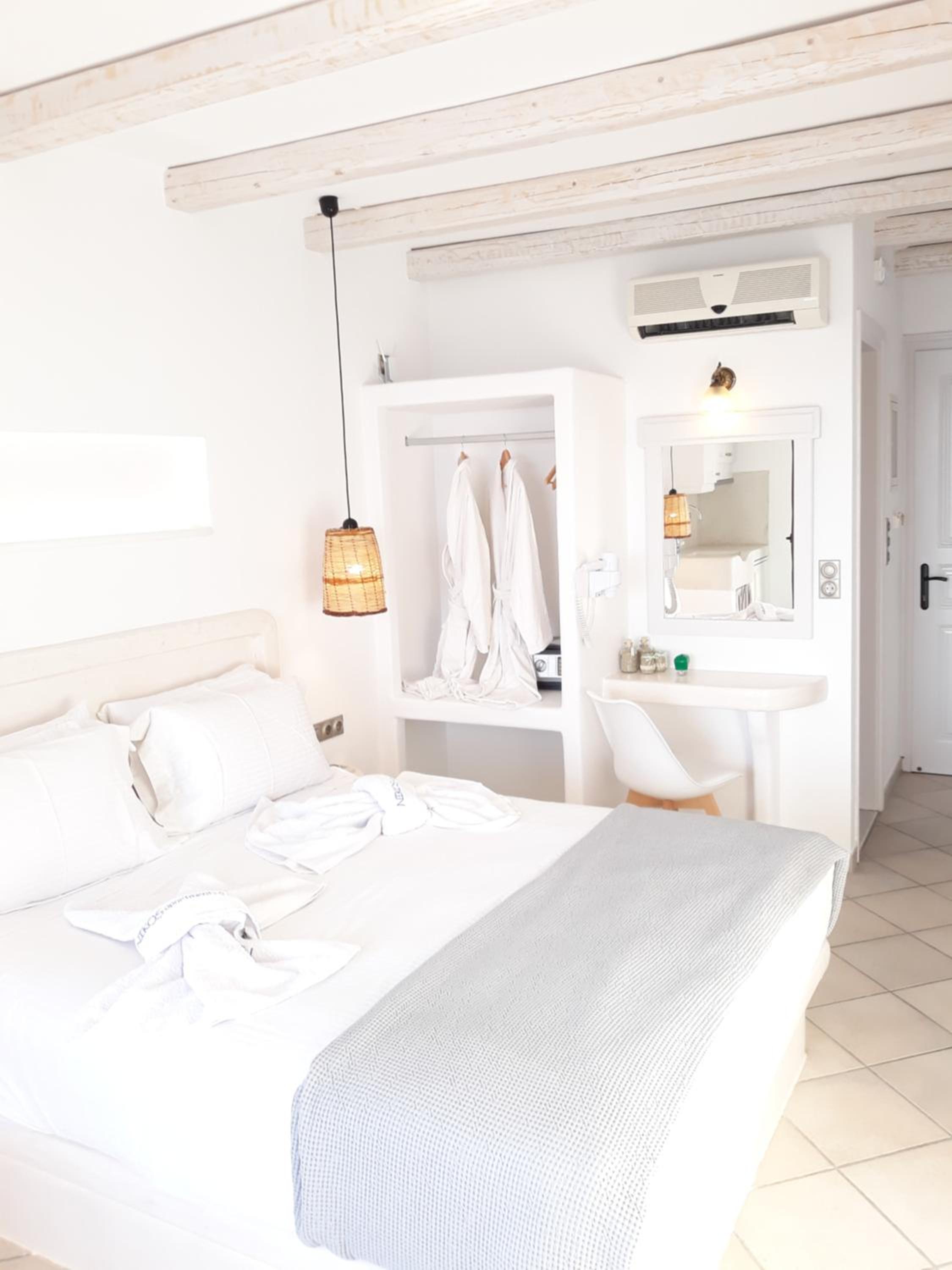 Deluxe Double Room with Balcony and Sea View photo 1