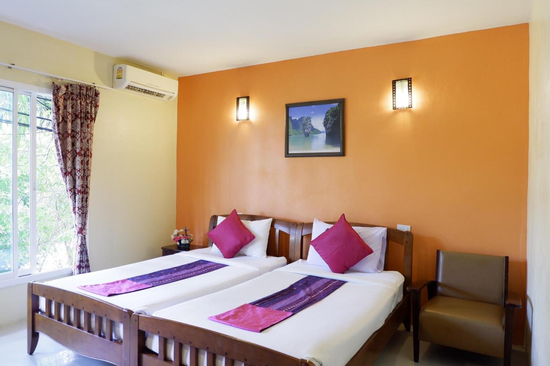 Economy Twin Room - Photo 10