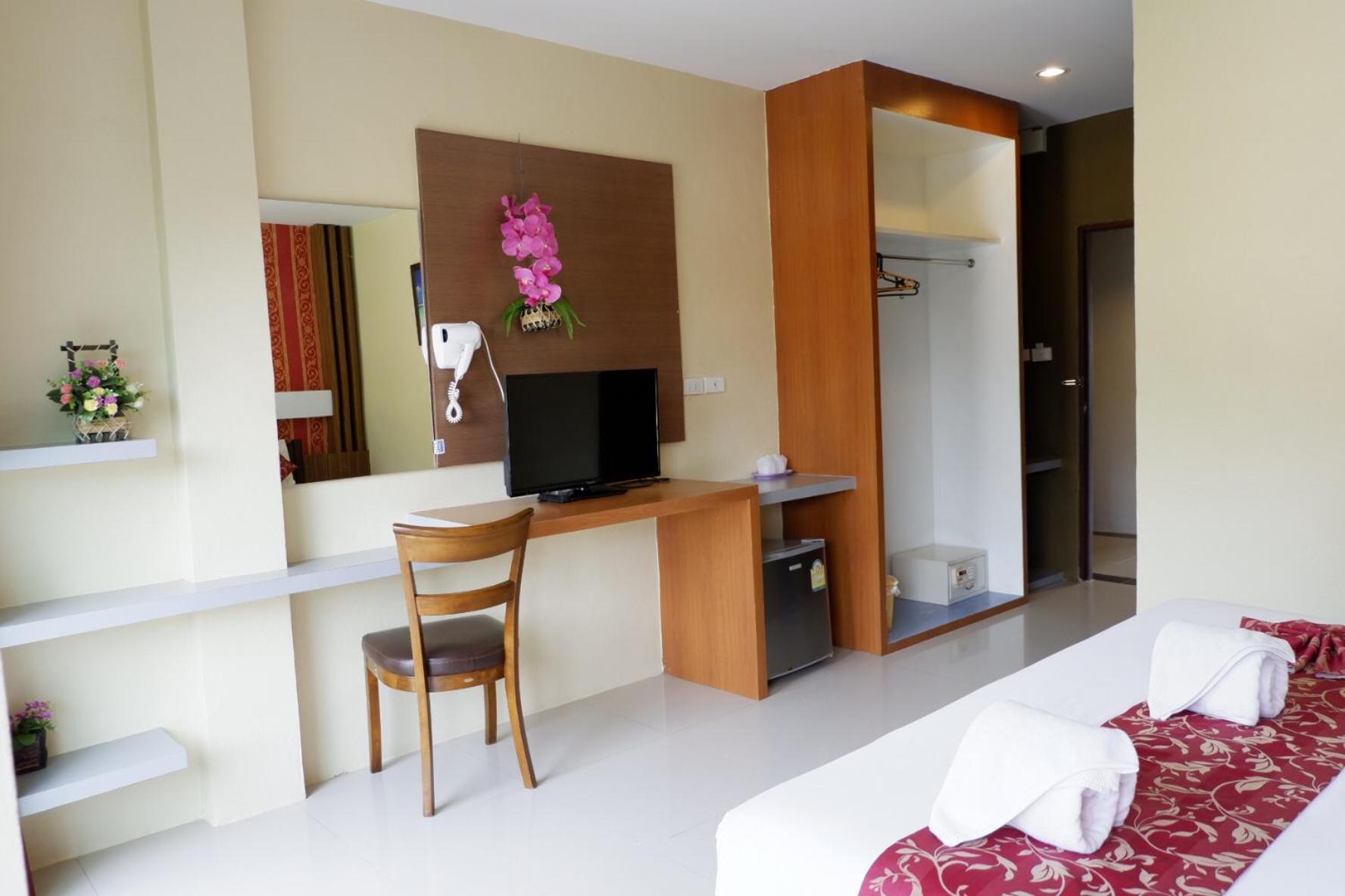 Economy Twin Room - Photo 7