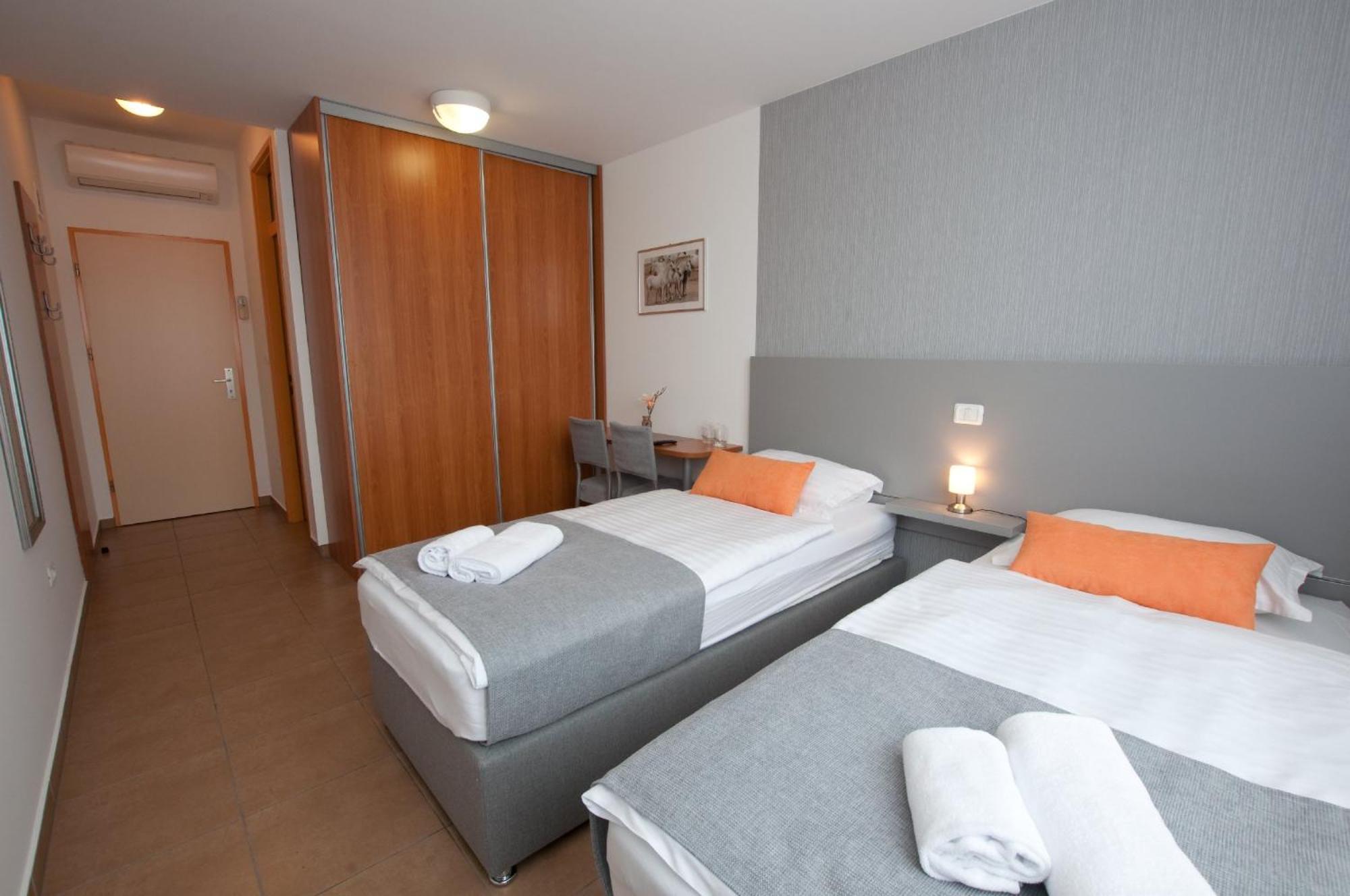 Standard Double Room - Photo 5
