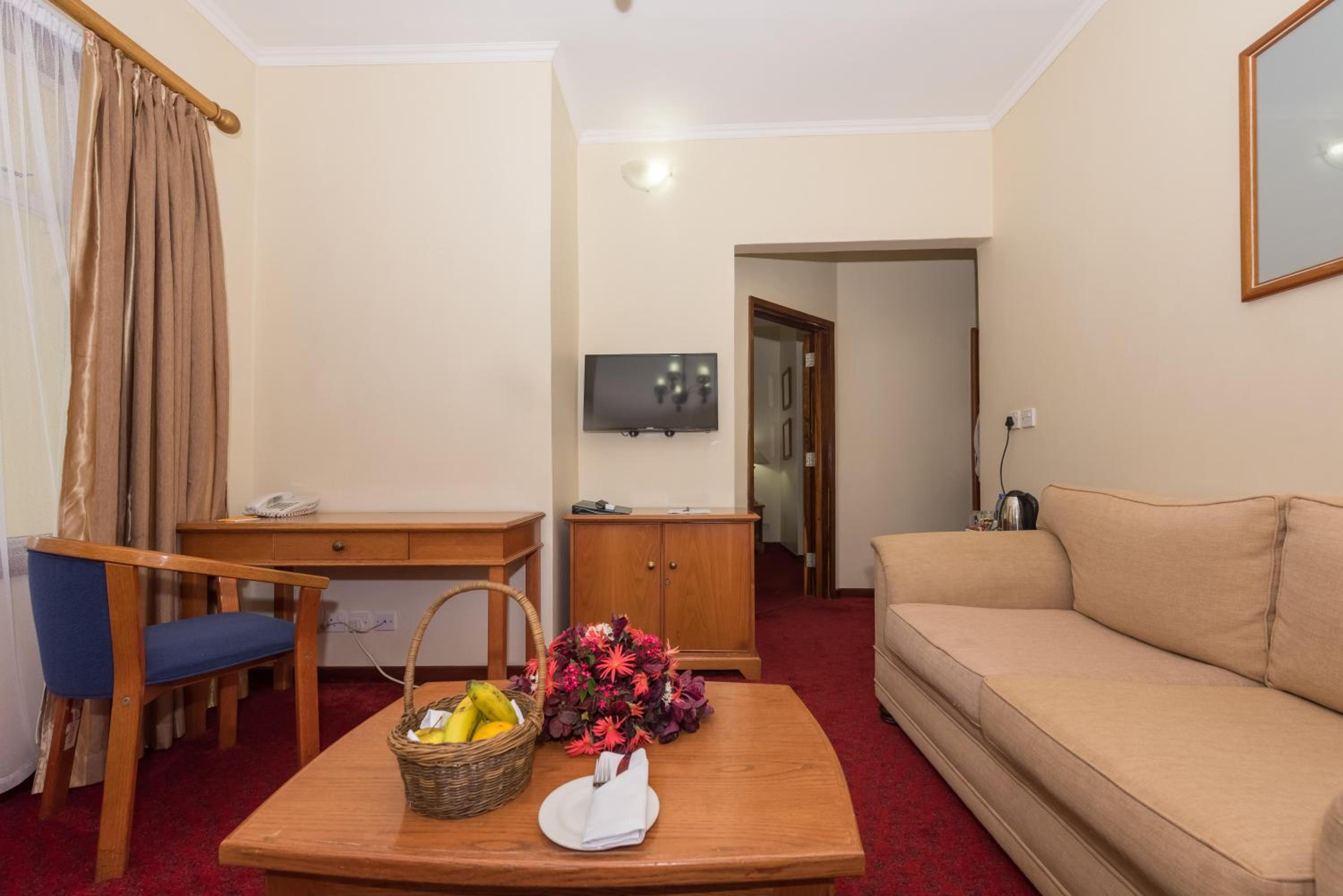 Suite - Photo 2