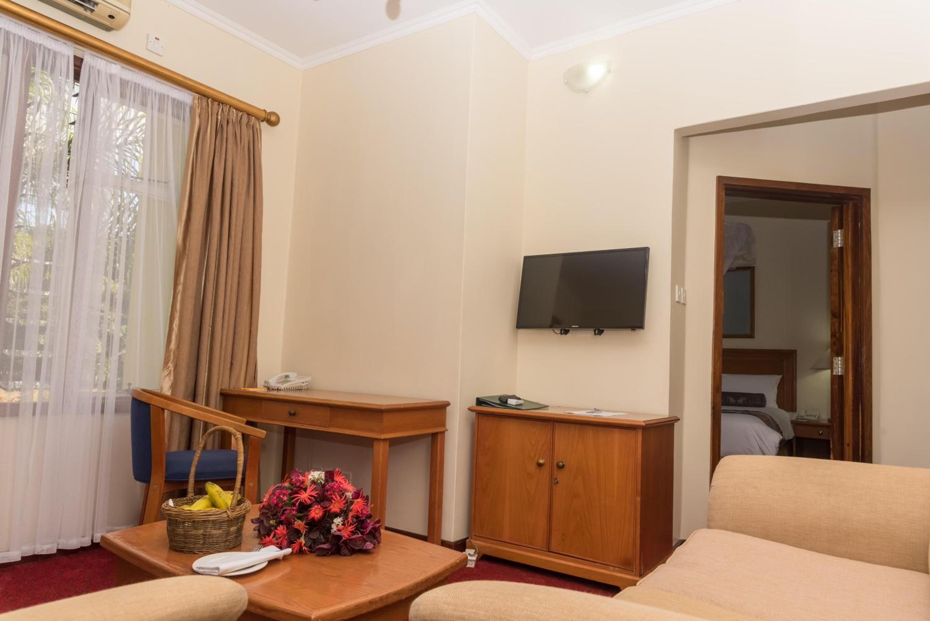 Suite - Photo 9