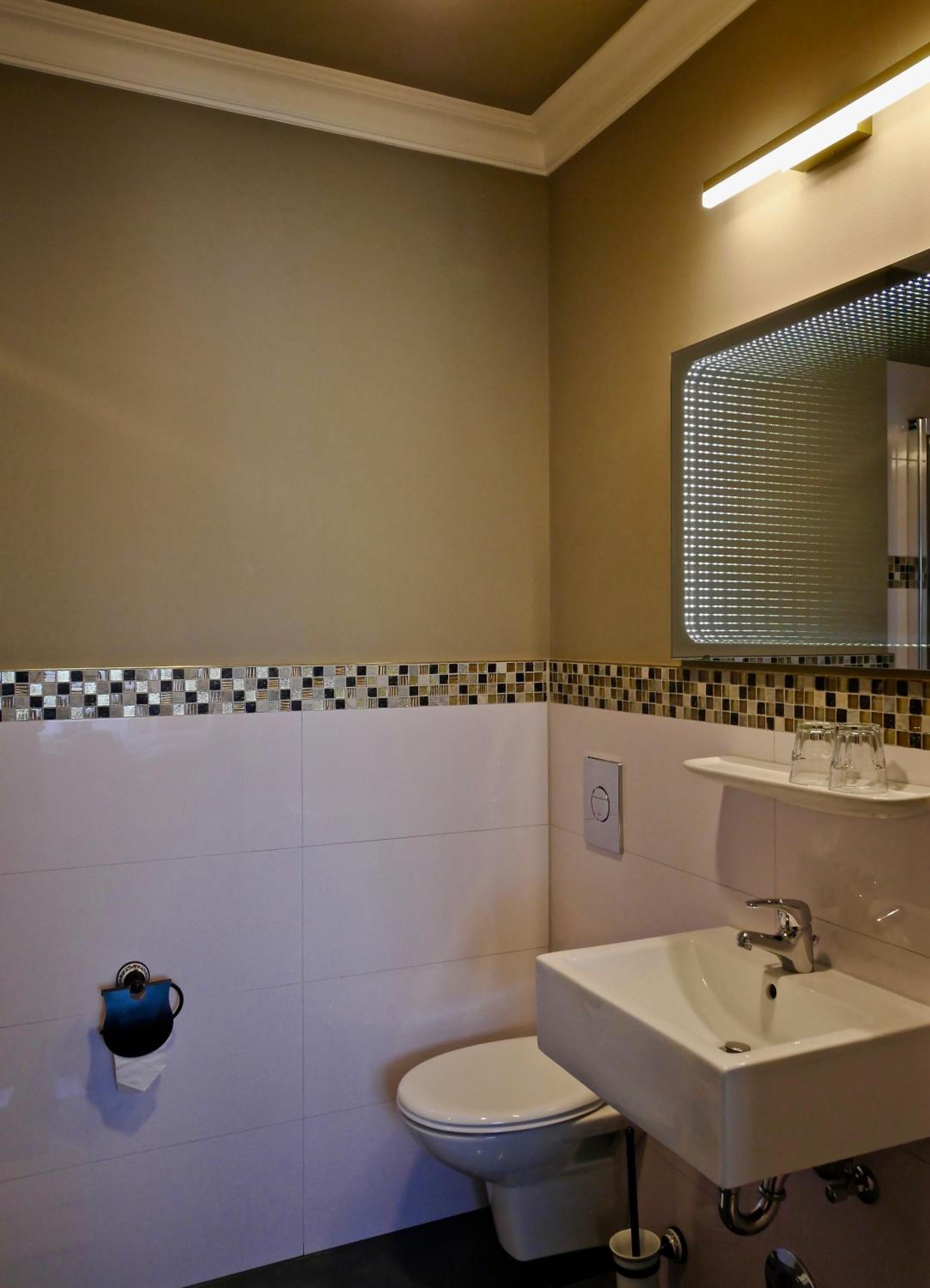 Double Room - Photo 7