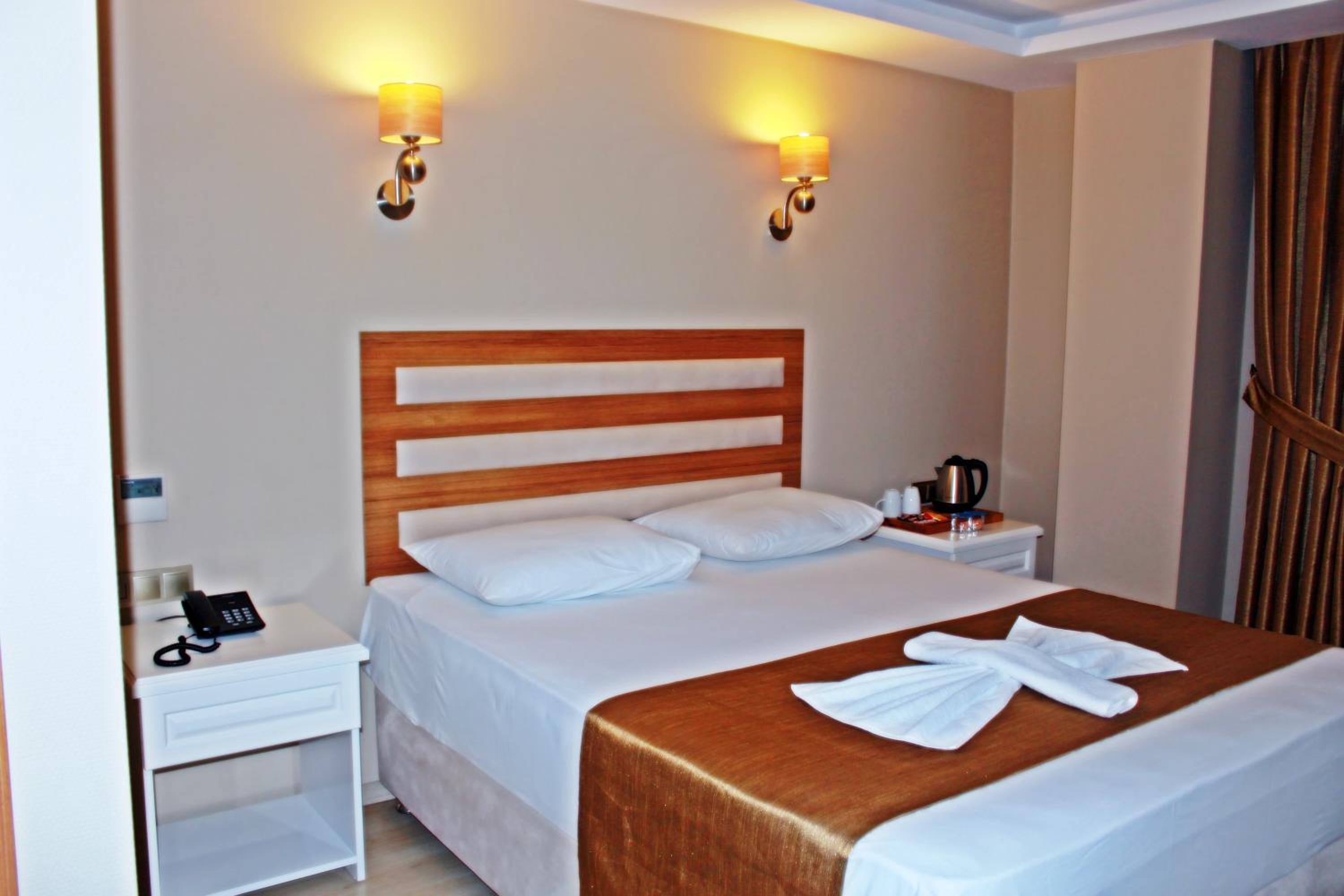 Deluxe Double Room with Side Sea View photo 1