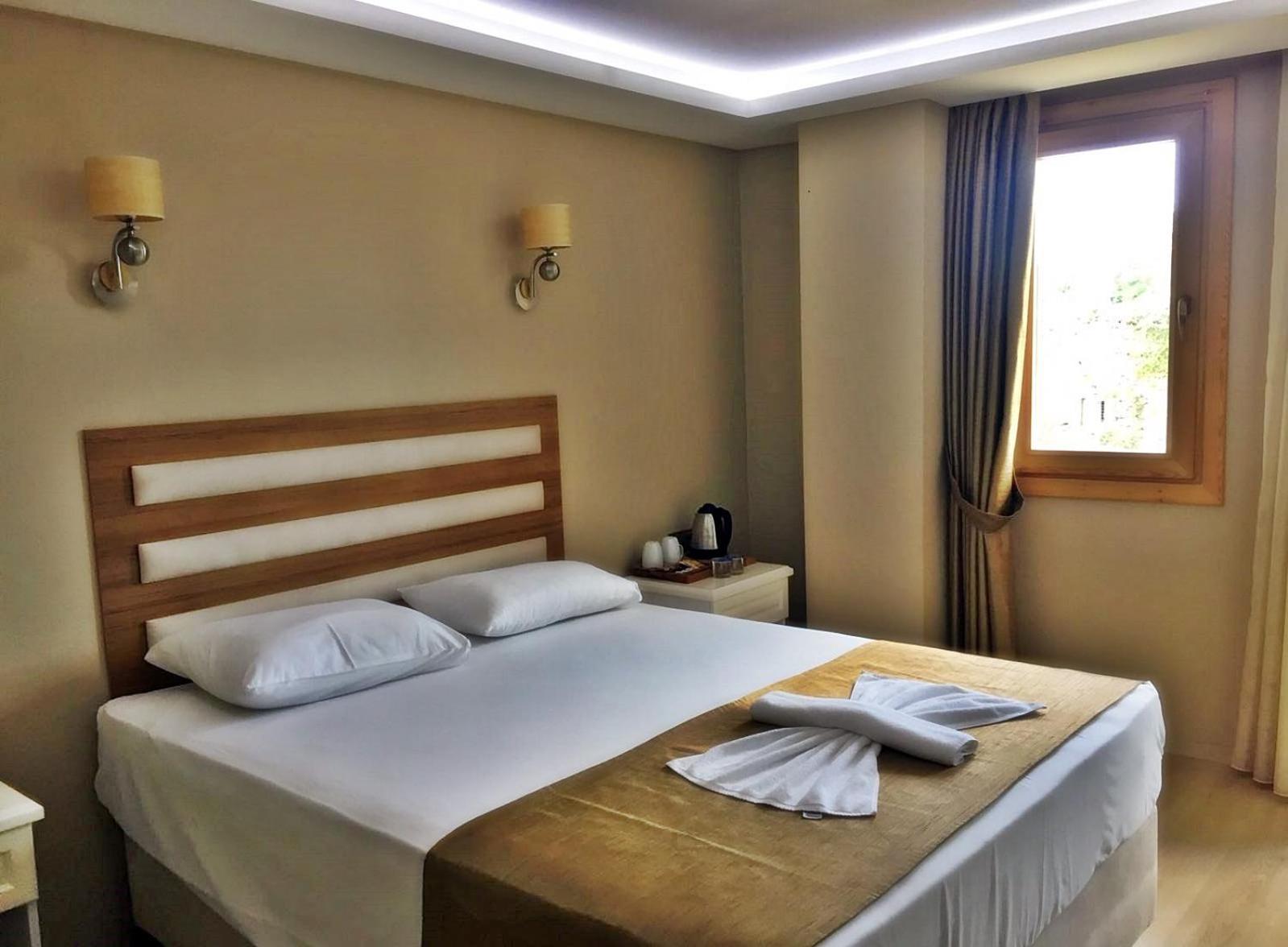 Deluxe Double Room with Side Sea View photo 3