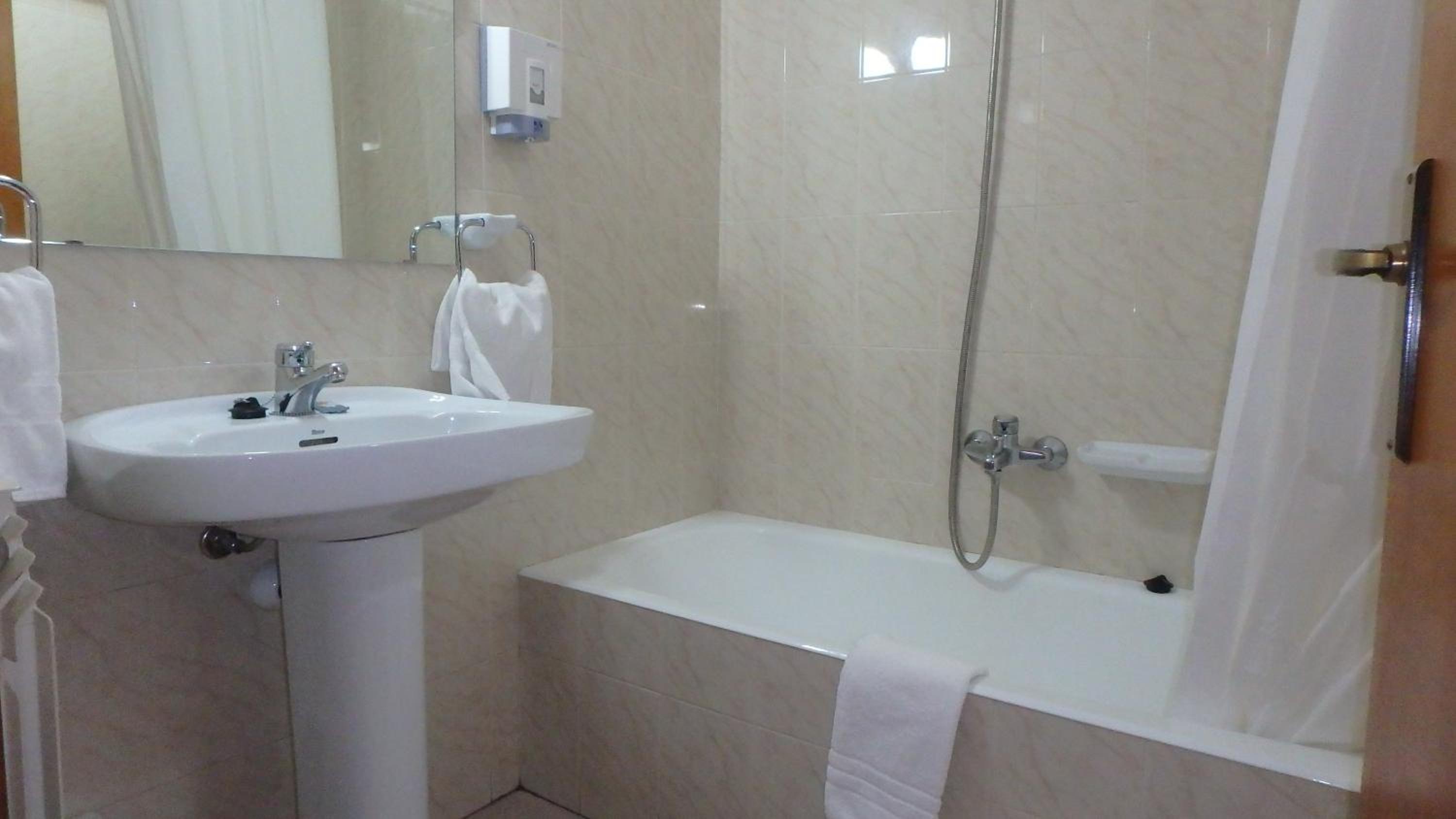 Twin Room with Balcony photo 3
