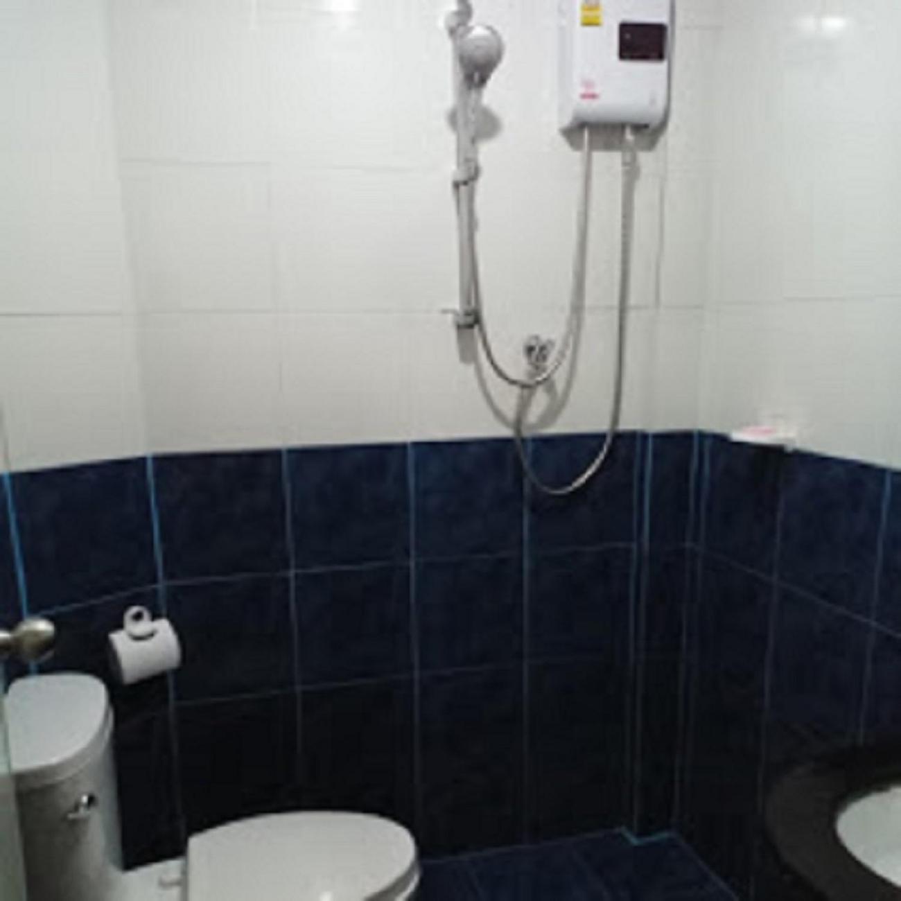 Standard Double Room thumbnail 6
