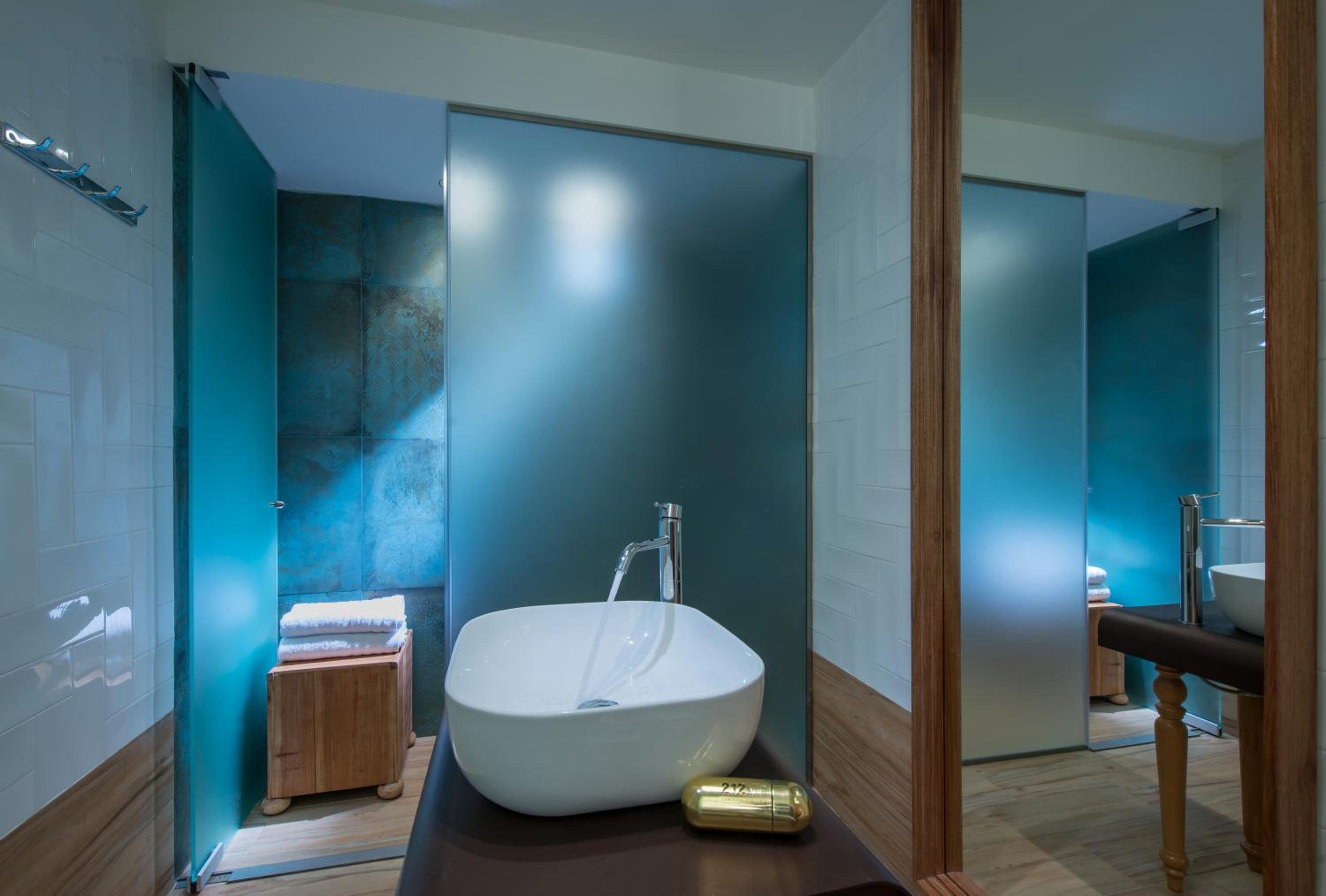 Executive Suite - Photo 4