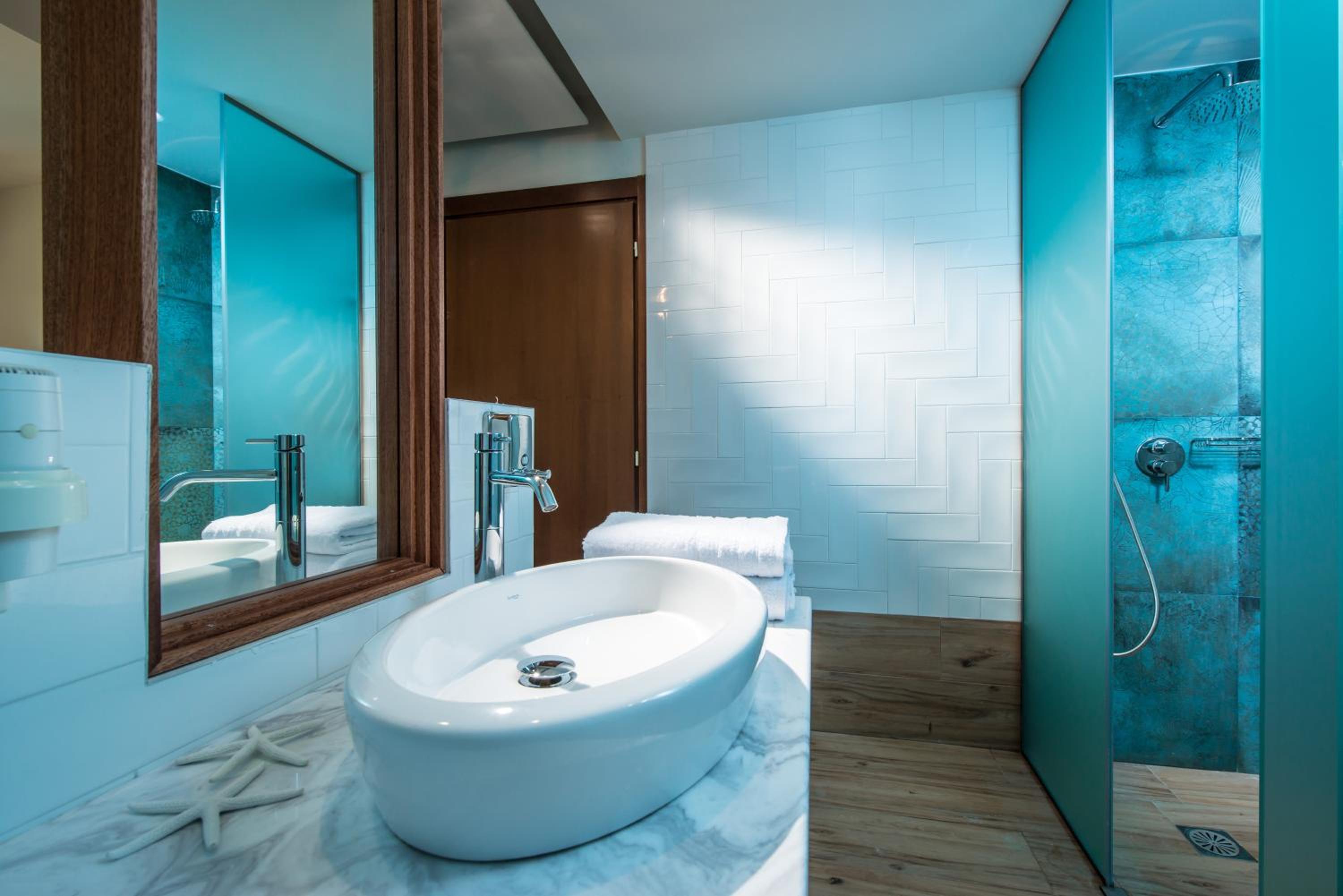 Superior Suite - Photo 5
