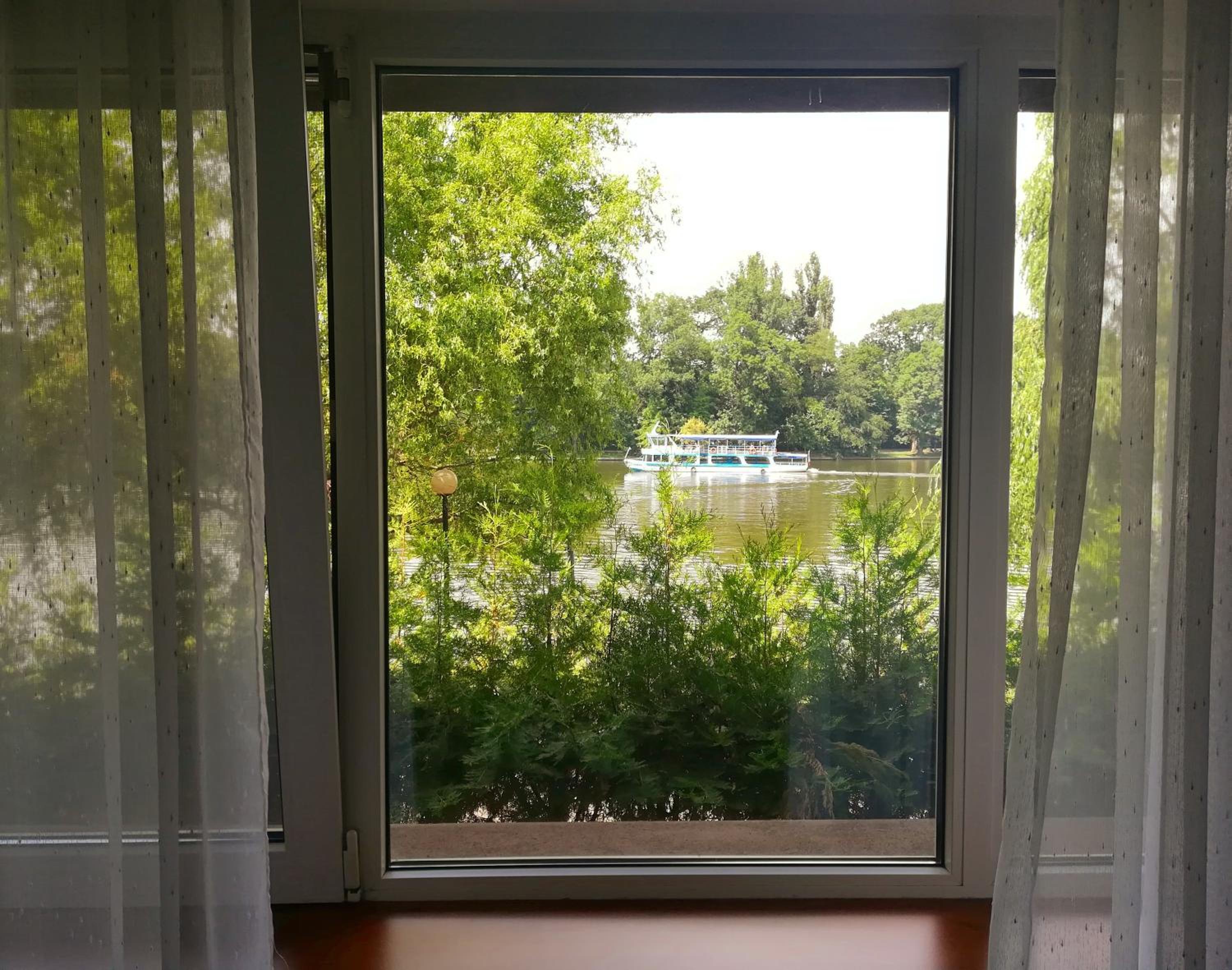 Apartment with Balcony and Lake View  photo 2