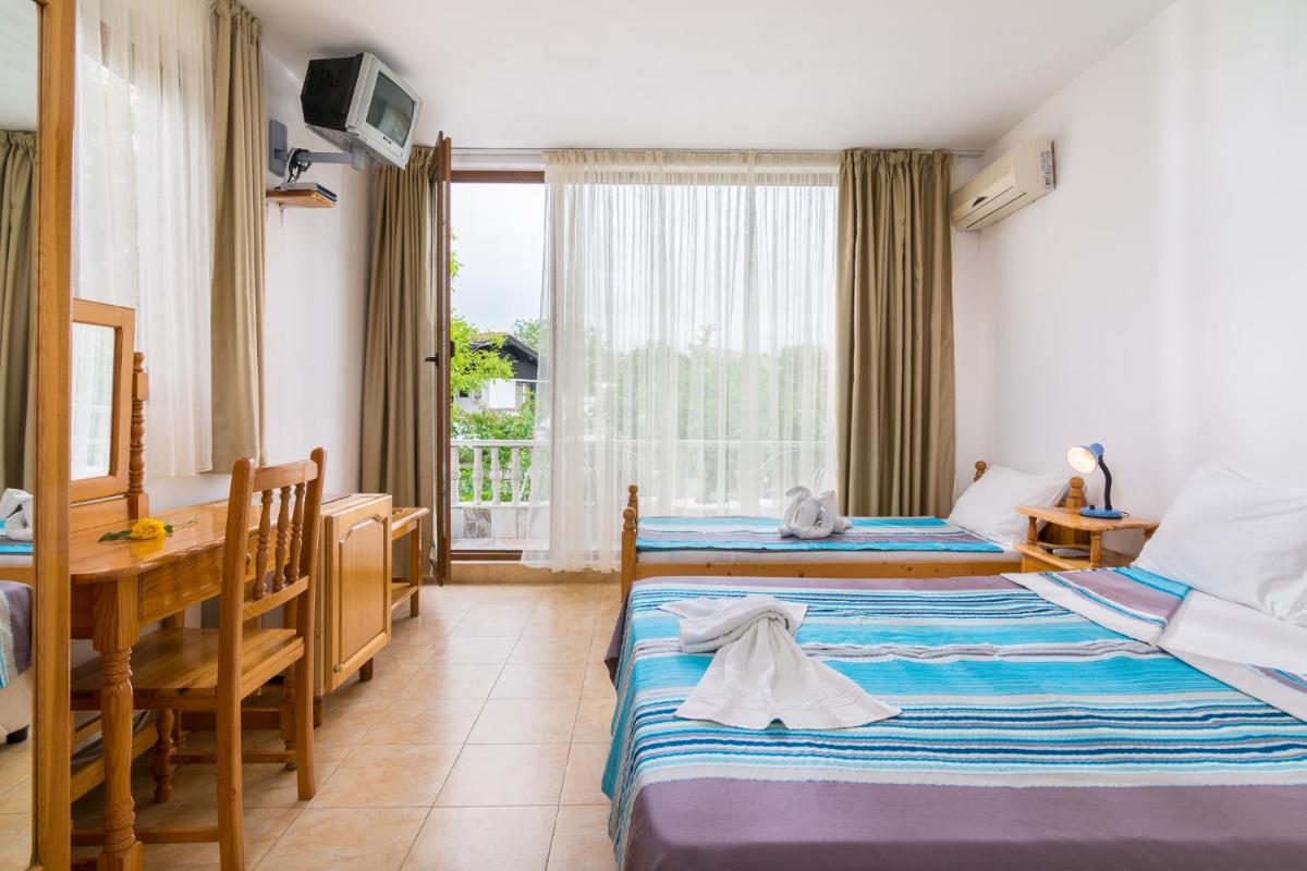 Triple Room with Garden View