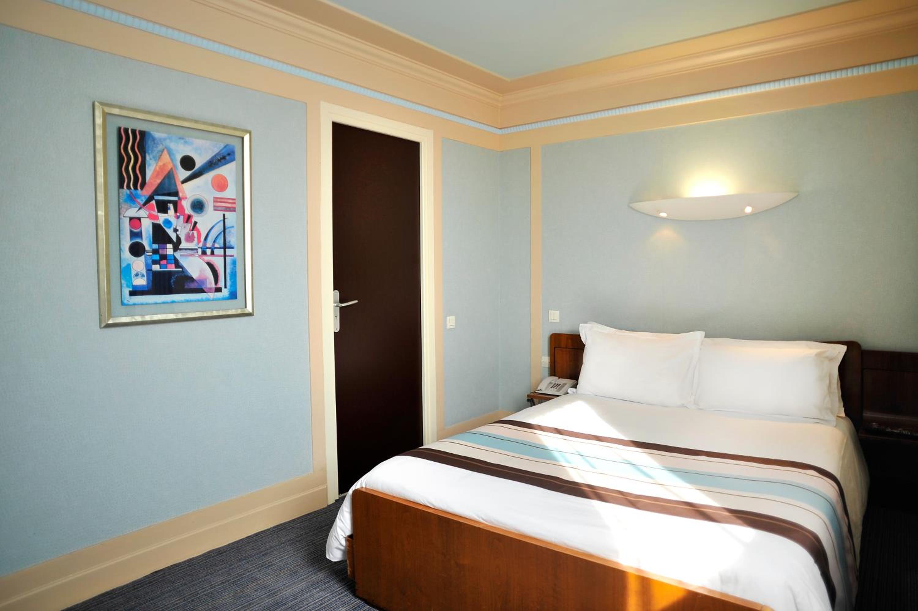 Standard Double Room - Photo 6