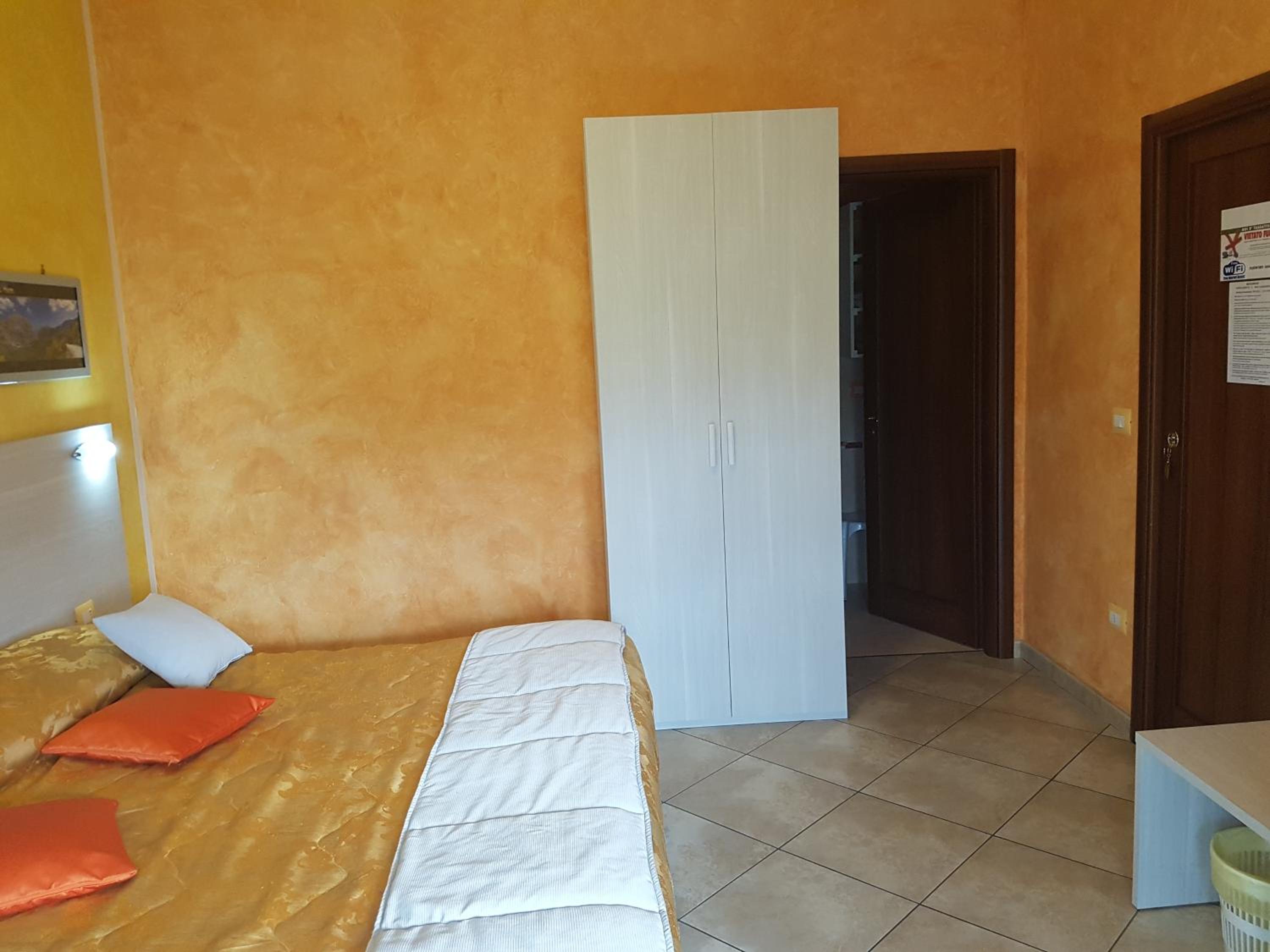 Standard Double Room - Photo 6