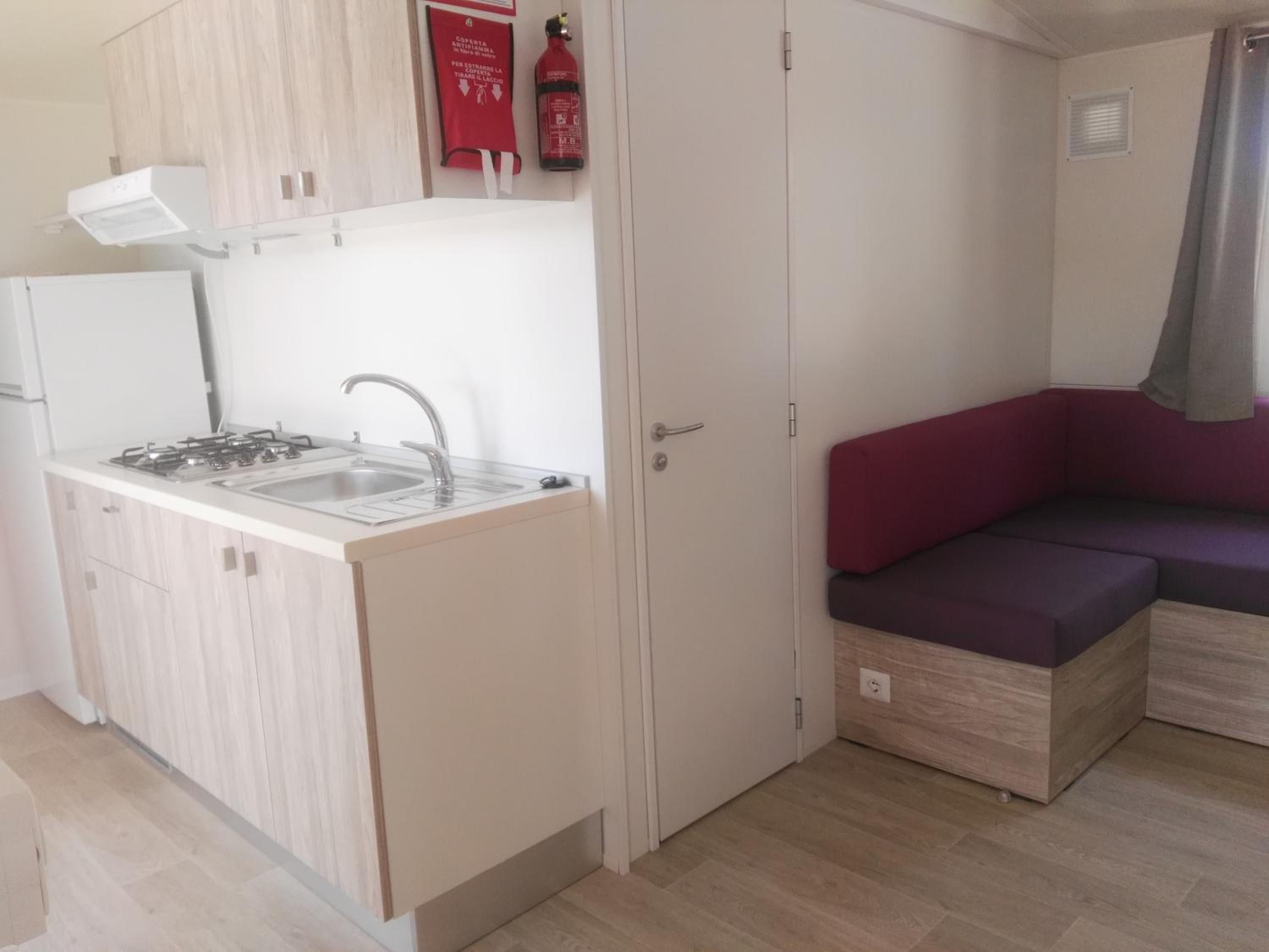 Mobile Home - Photo 8
