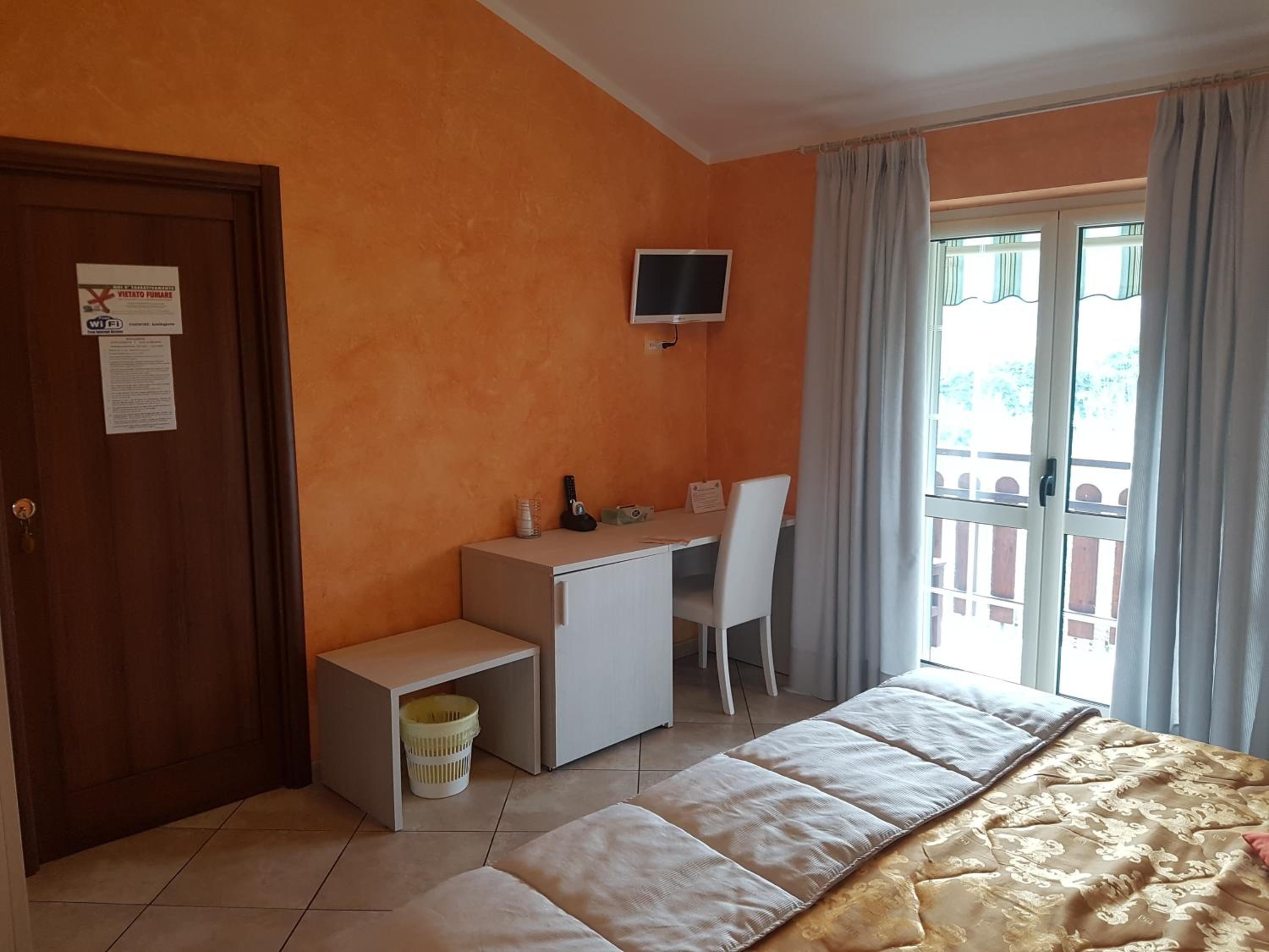 Standard Double Room - Photo 4