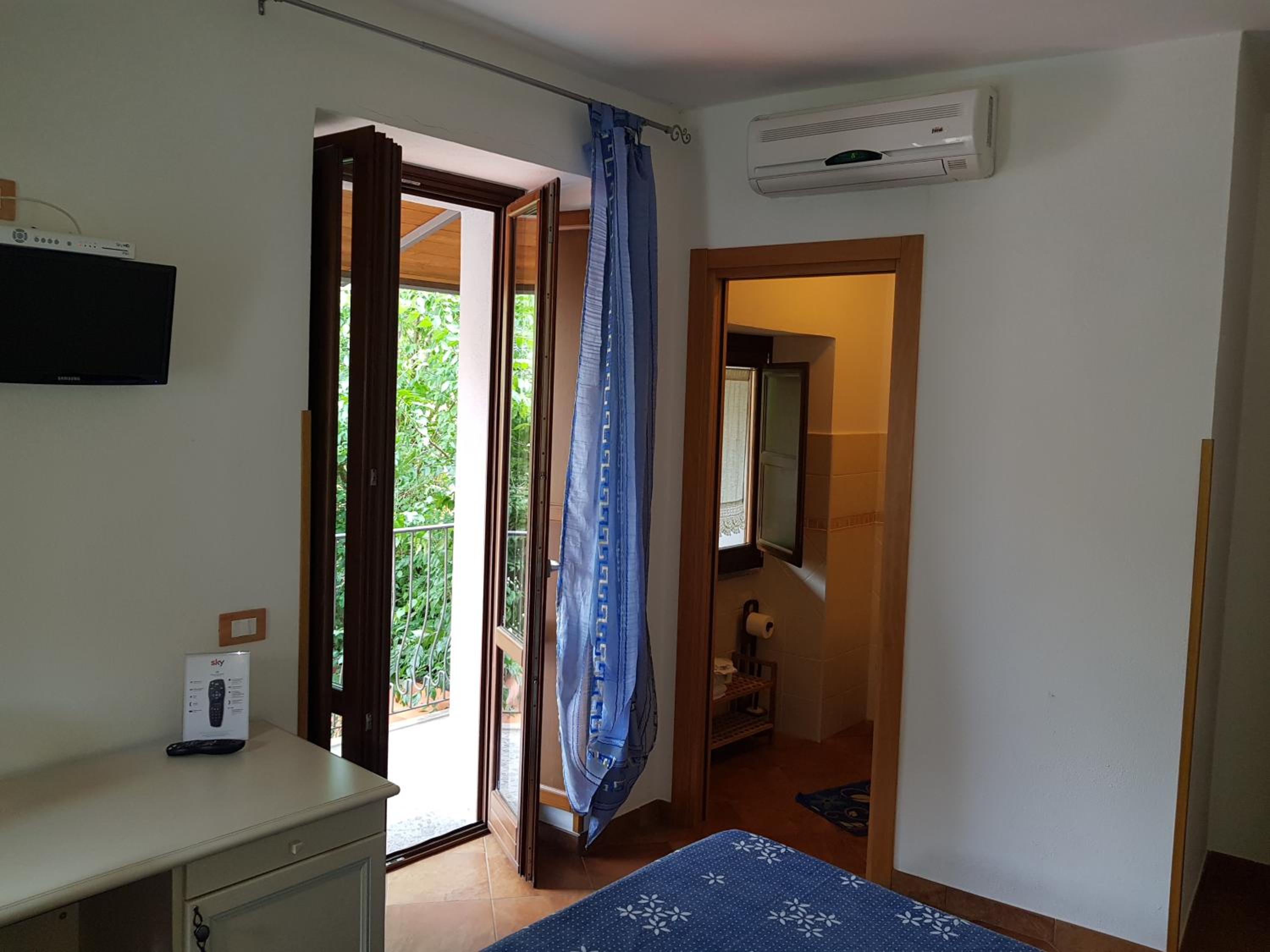 Double Room with Balcony photo 3