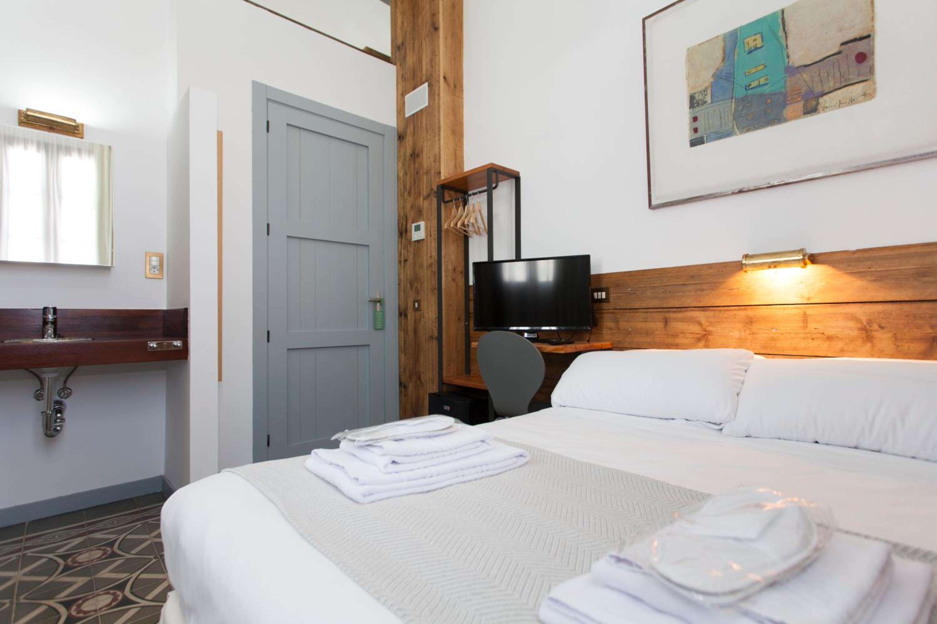 Small Double Room - Photo 4