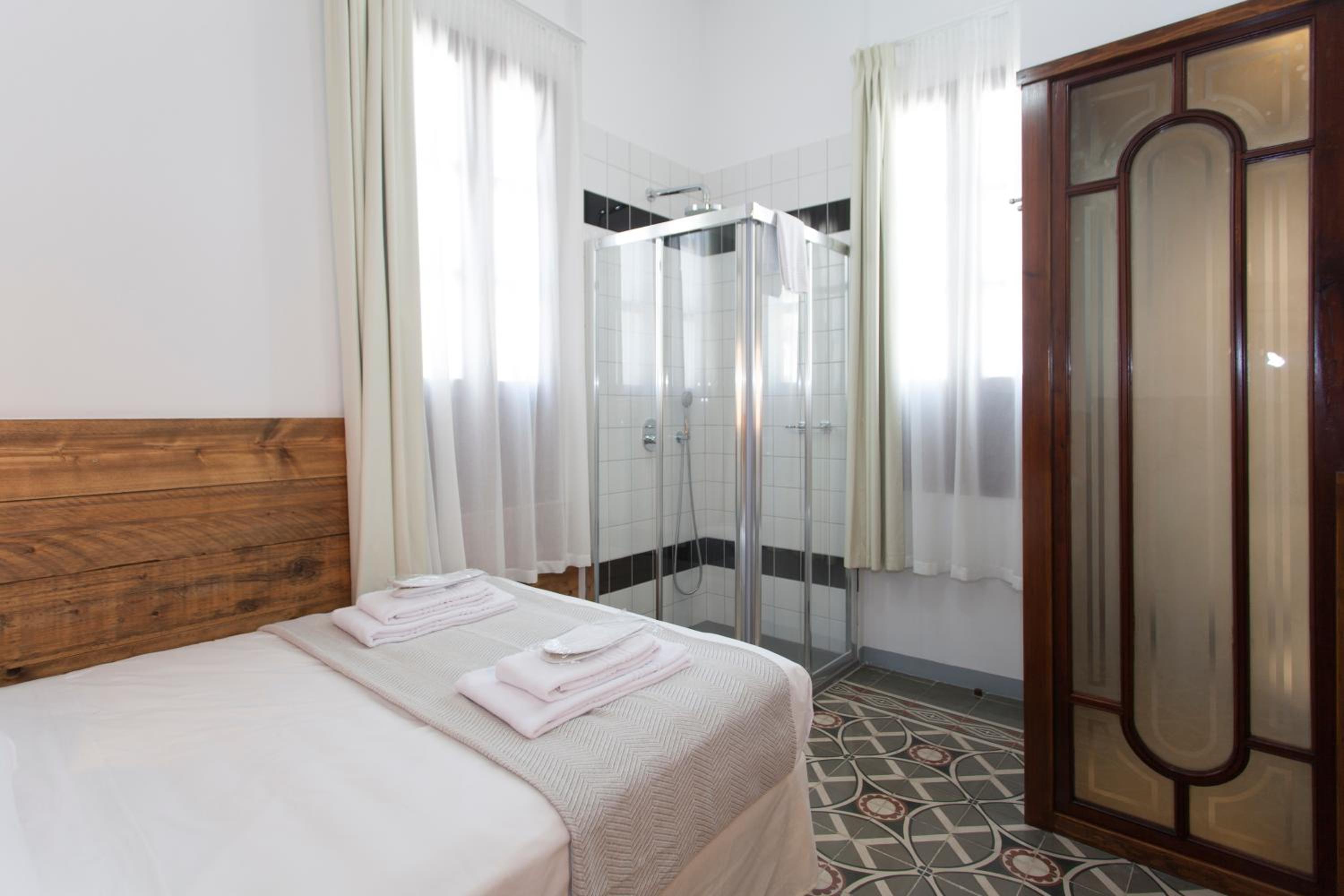 Small Double Room - Photo 2