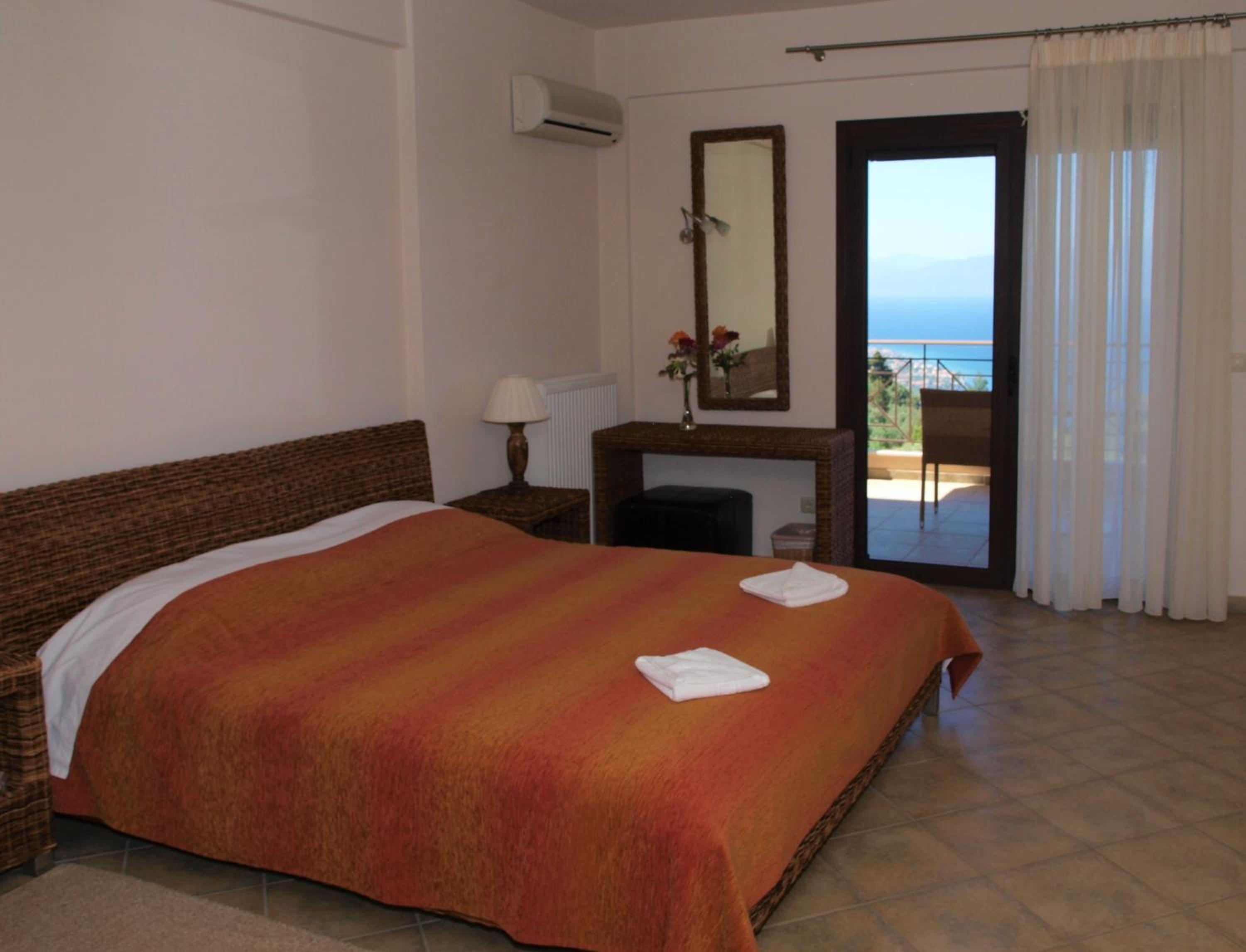 Superior Triple Room with Sea View - Photo 4