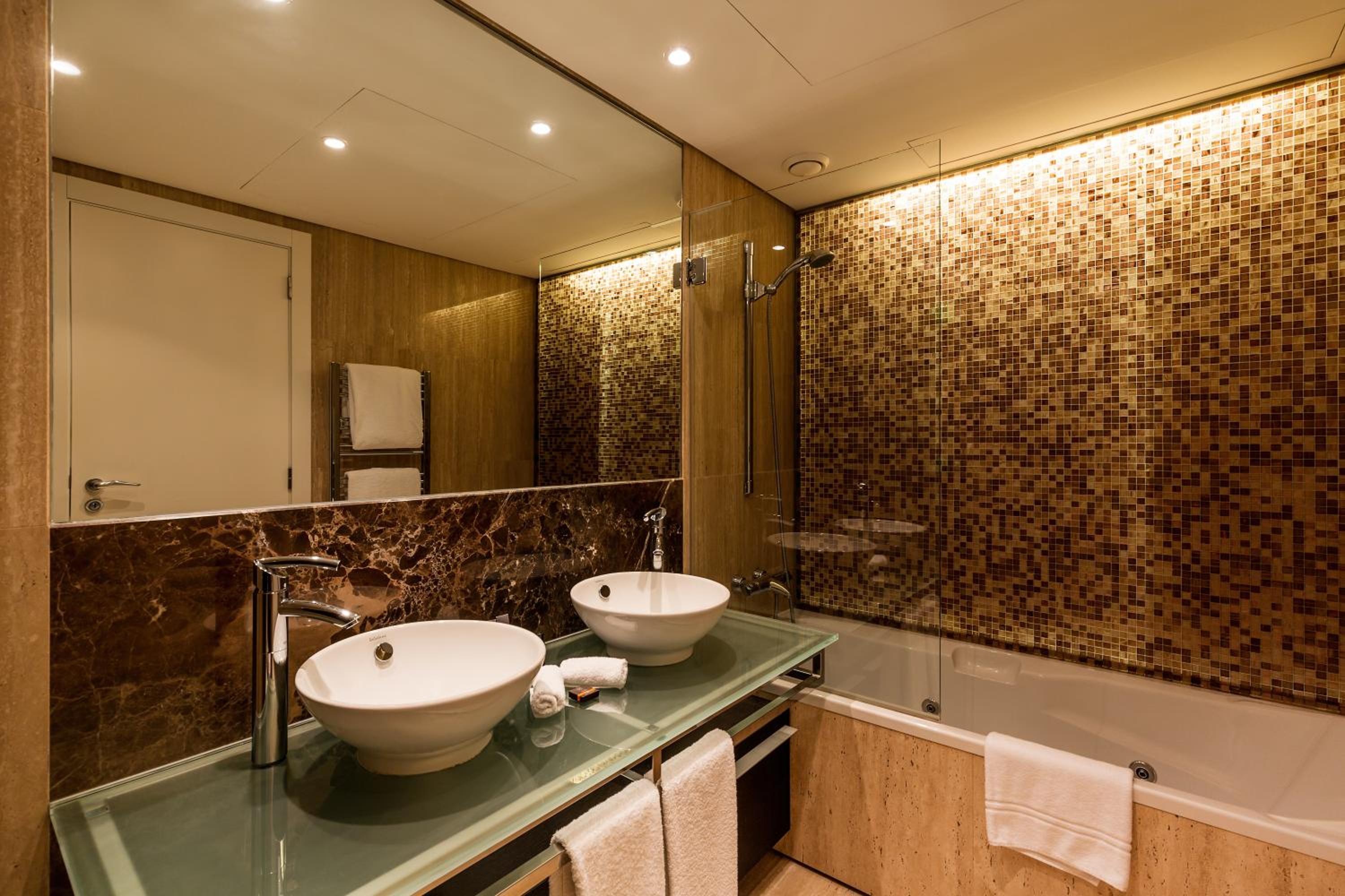 Luxury Two-Bedroom Suite - Photo 3