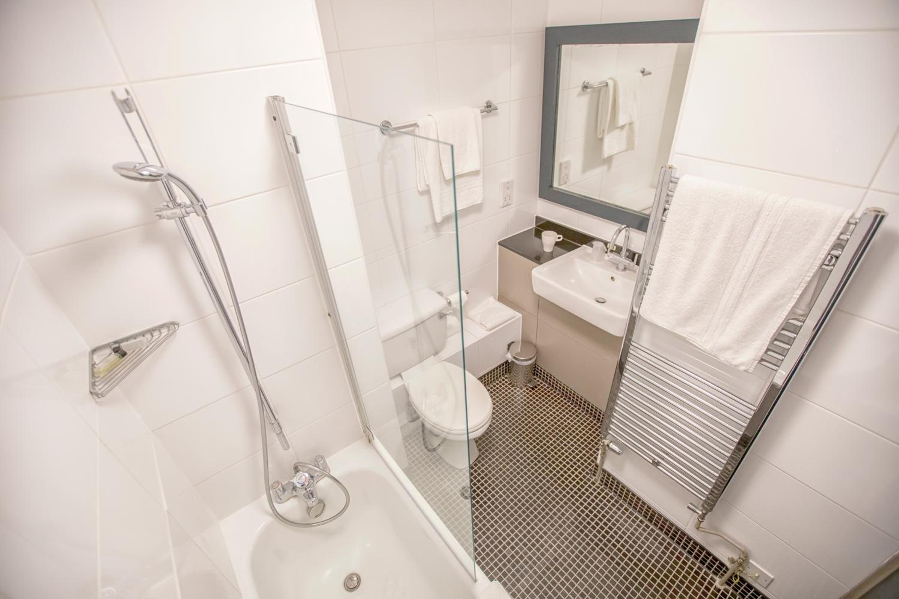 Twin Contemporary Standard Room - Photo 8