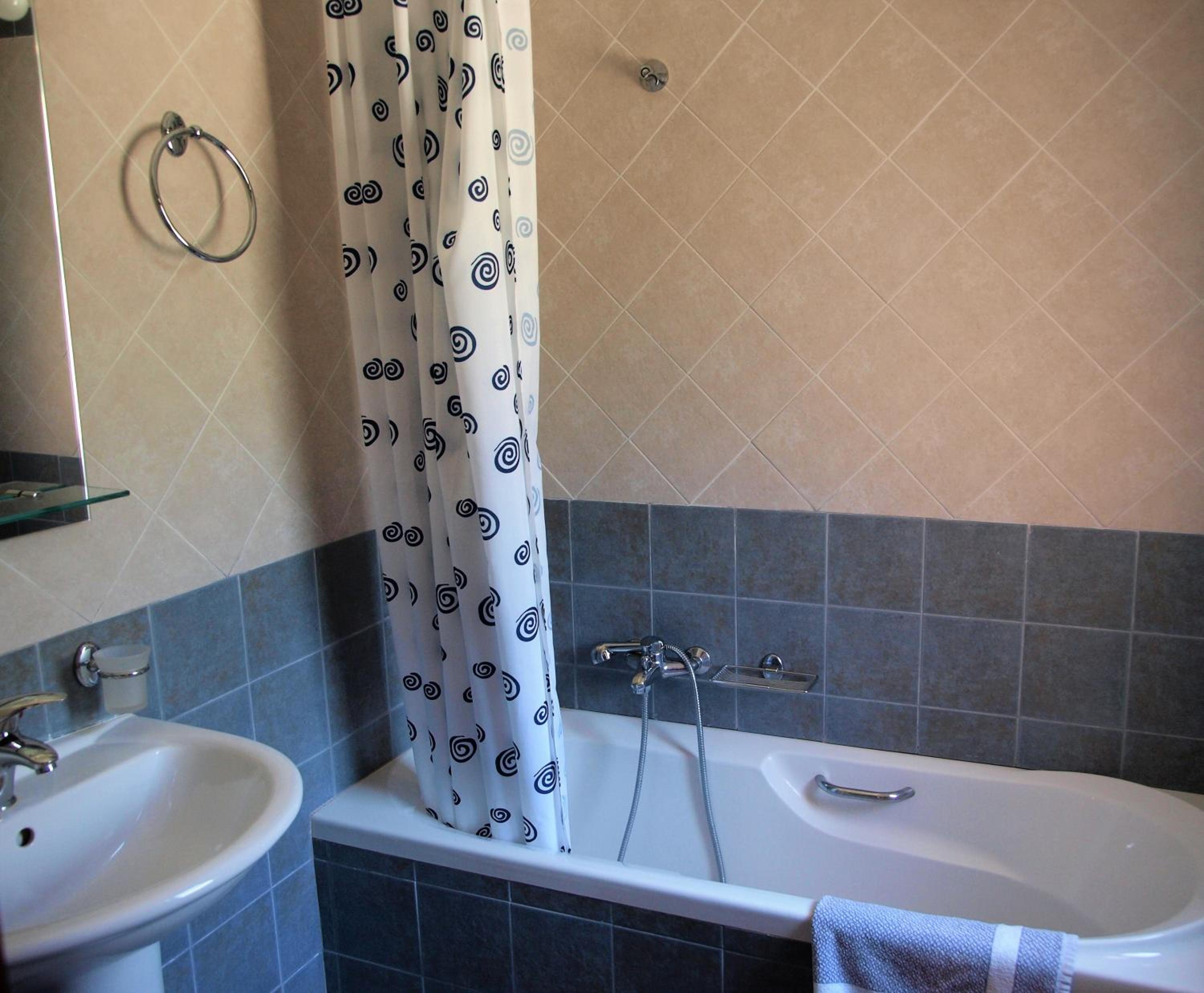 Superior Suite with Sea View - Photo 4