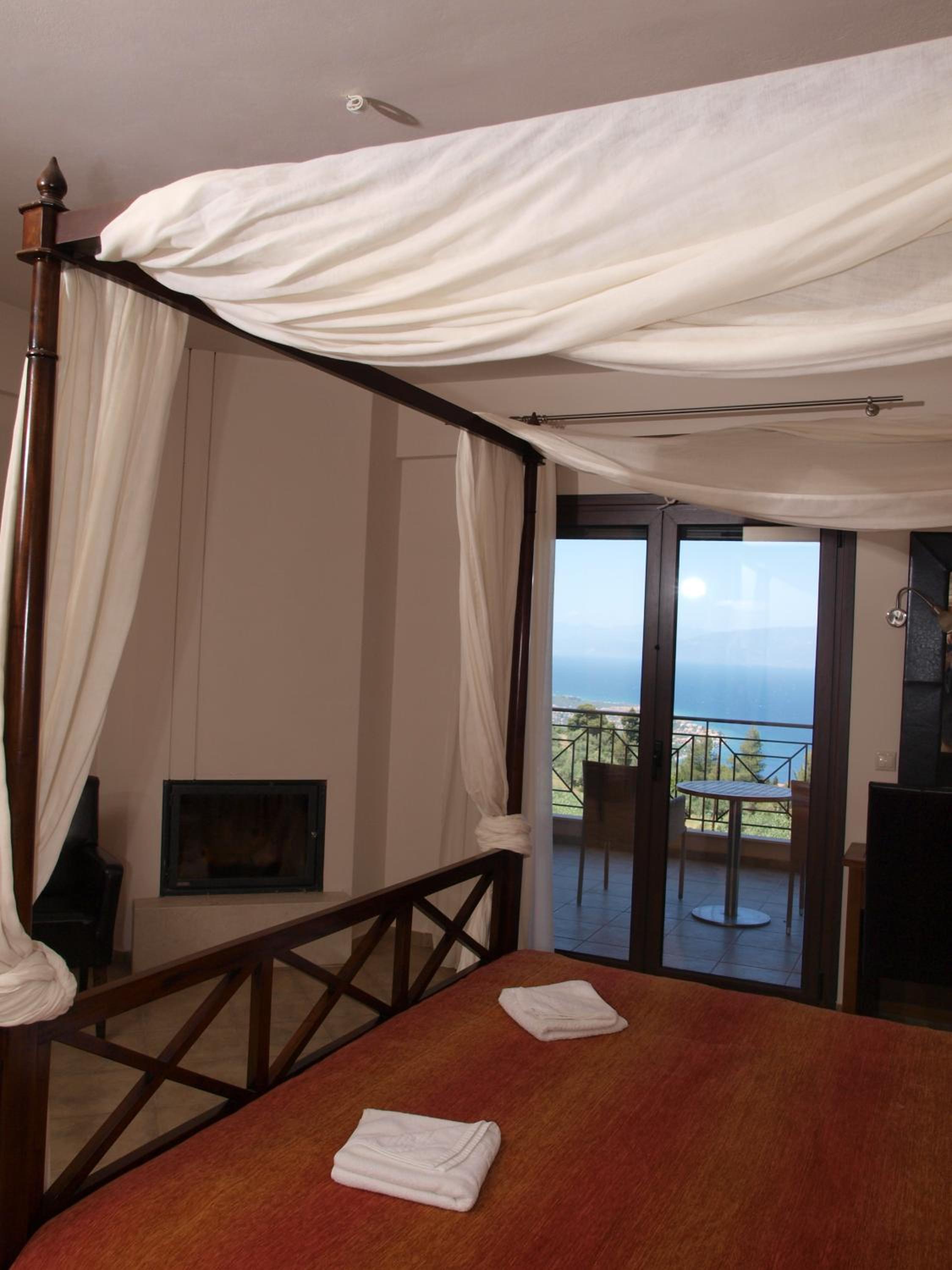 Superior Suite with Sea View - Photo 2