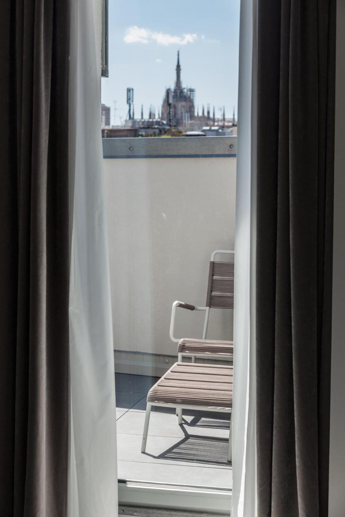 Junior Suite with Terrace and City view photo 3