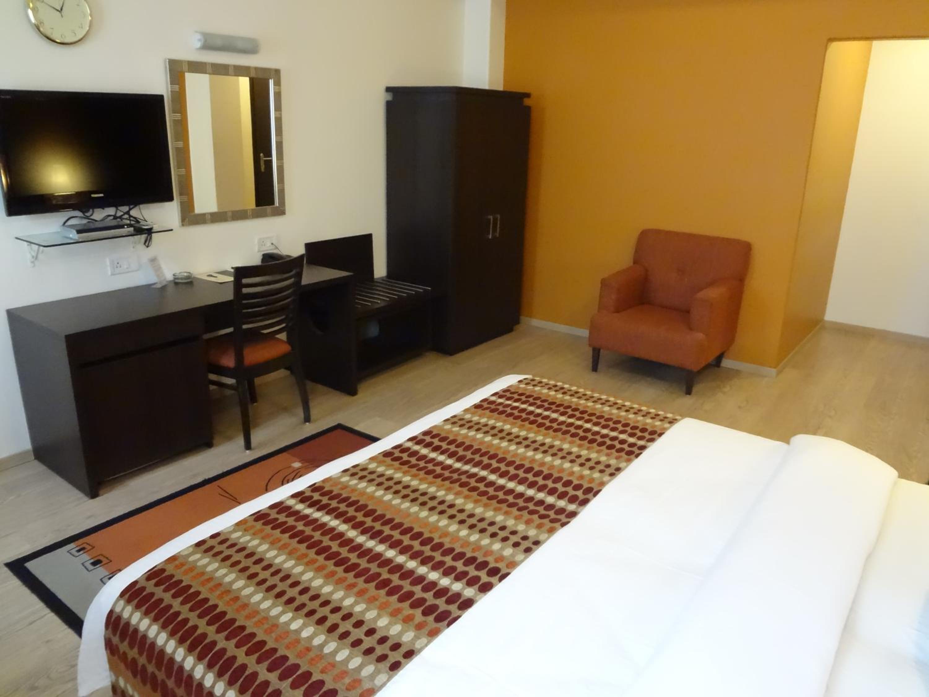 Deluxe Room - Photo 5
