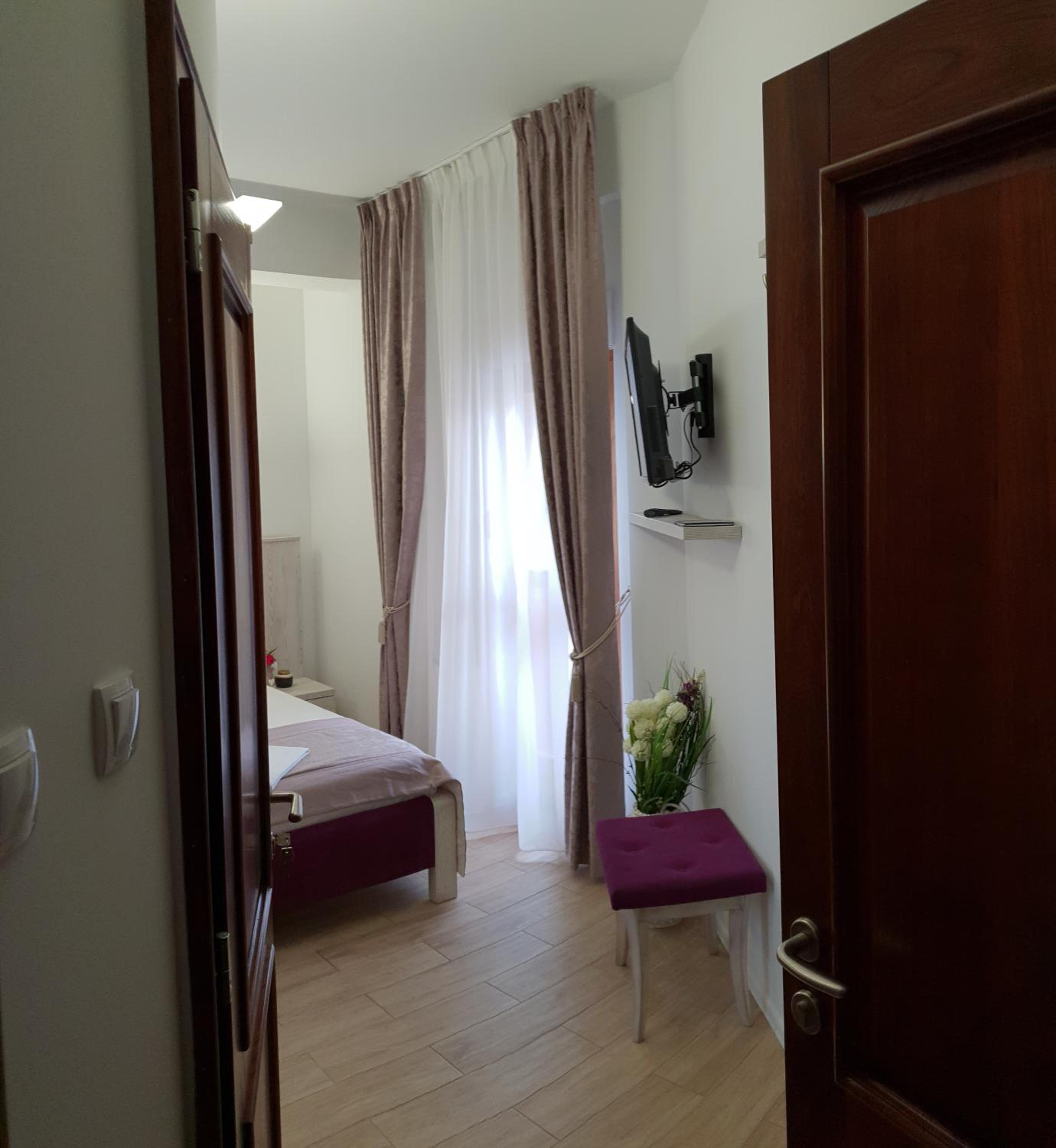 Deluxe Double Room - Photo 7