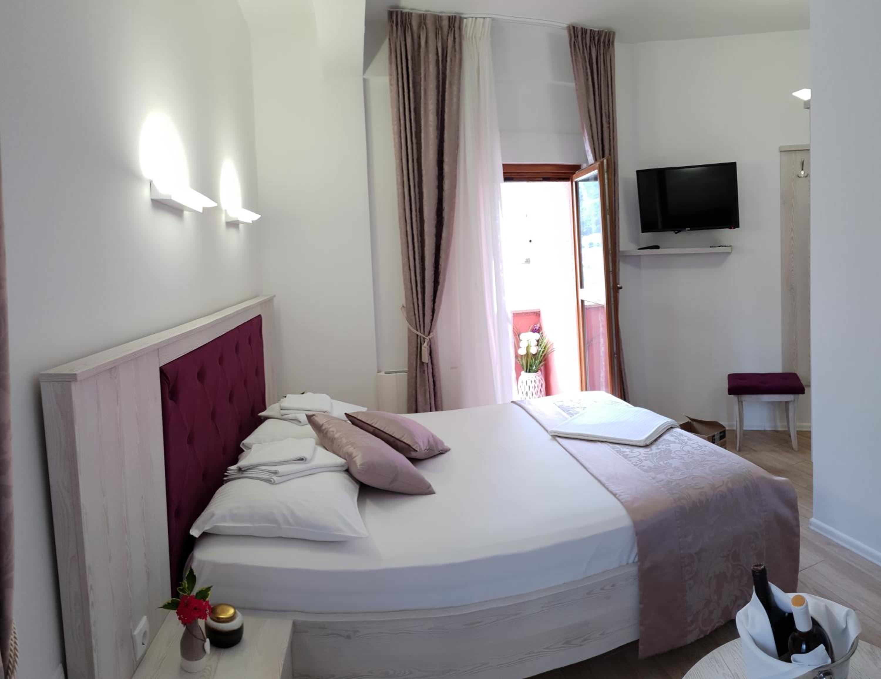 Deluxe Double Room - Photo 1