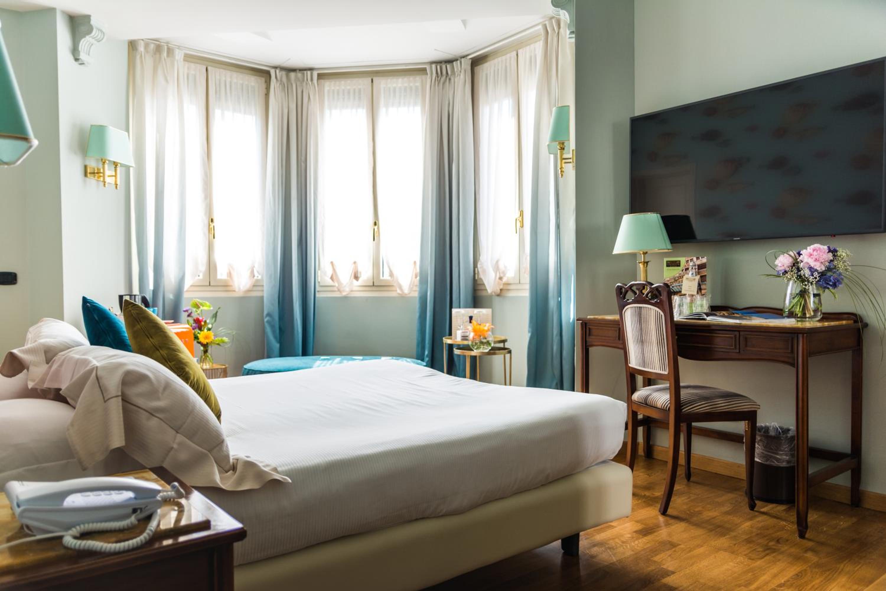 Executive Double Room - Photo 8