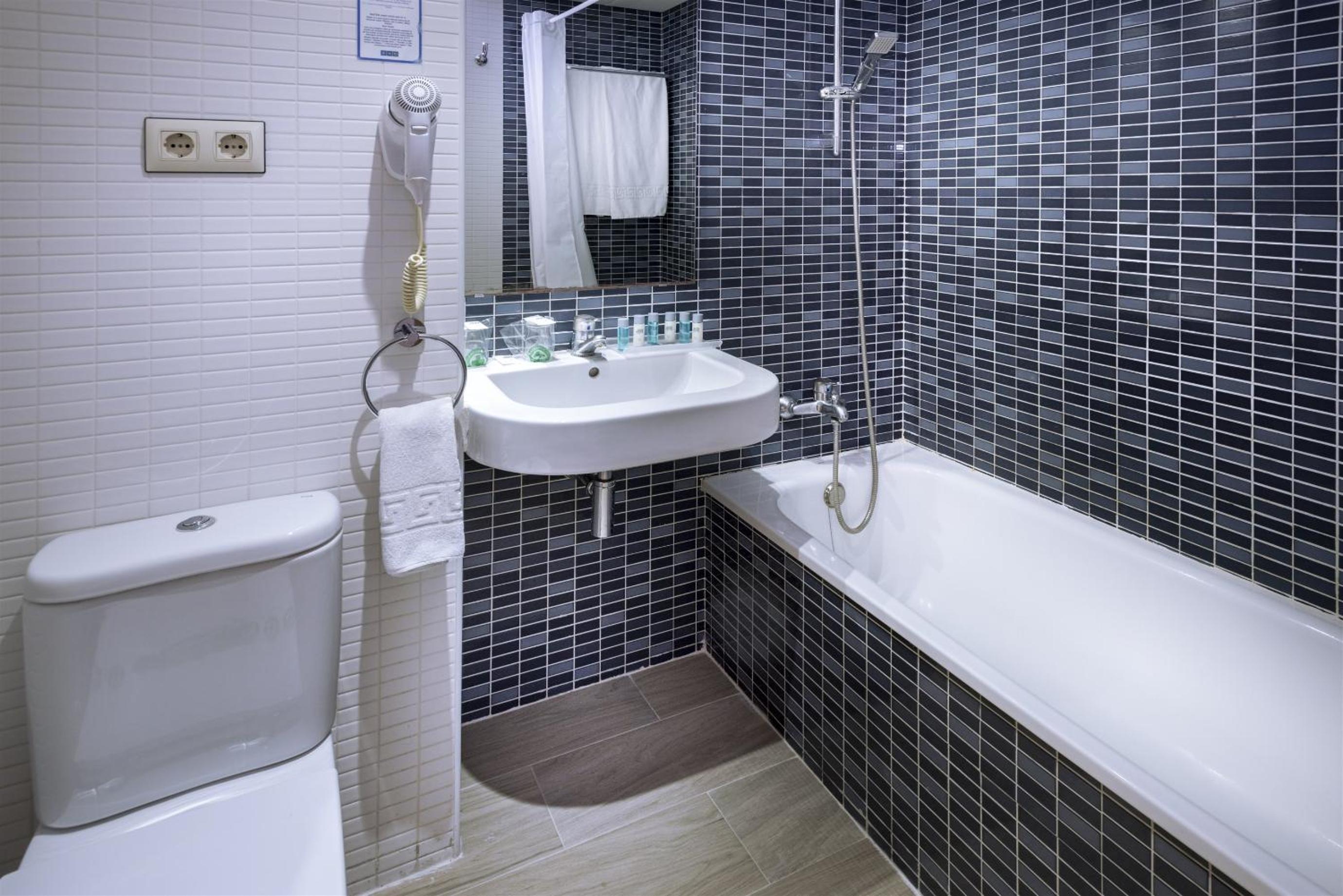 Standard Double Room (2 Adults) - Photo 5