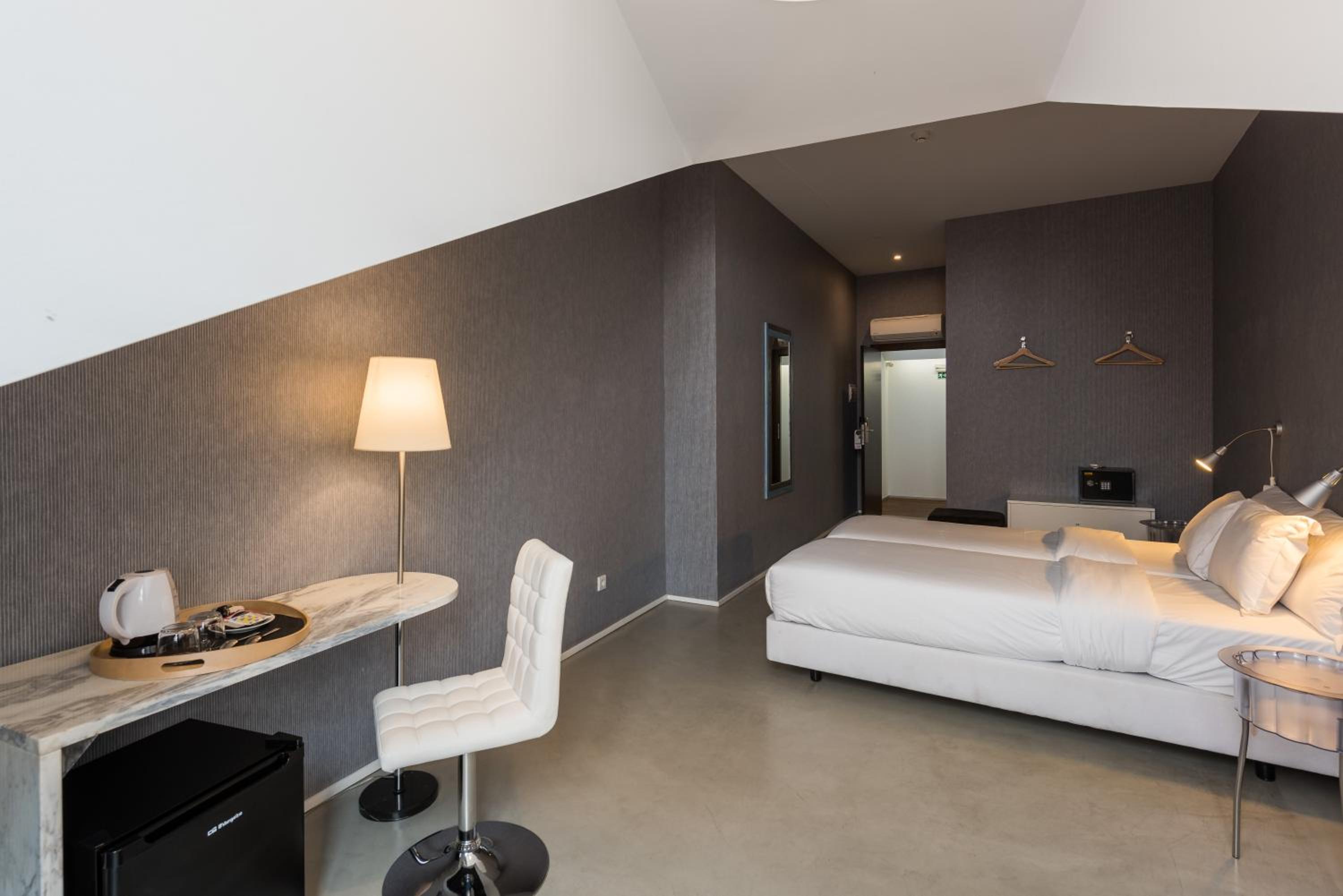 Standard Double or Twin Room - Photo 10