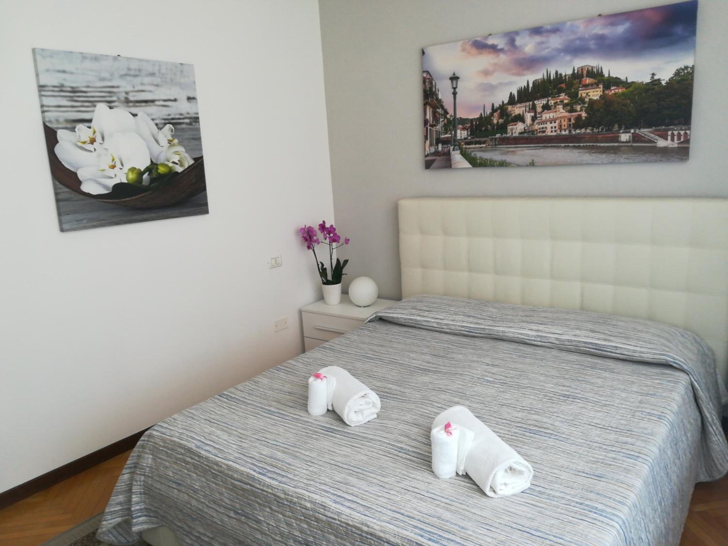 Double Room with Private Bathroom - Photo 21