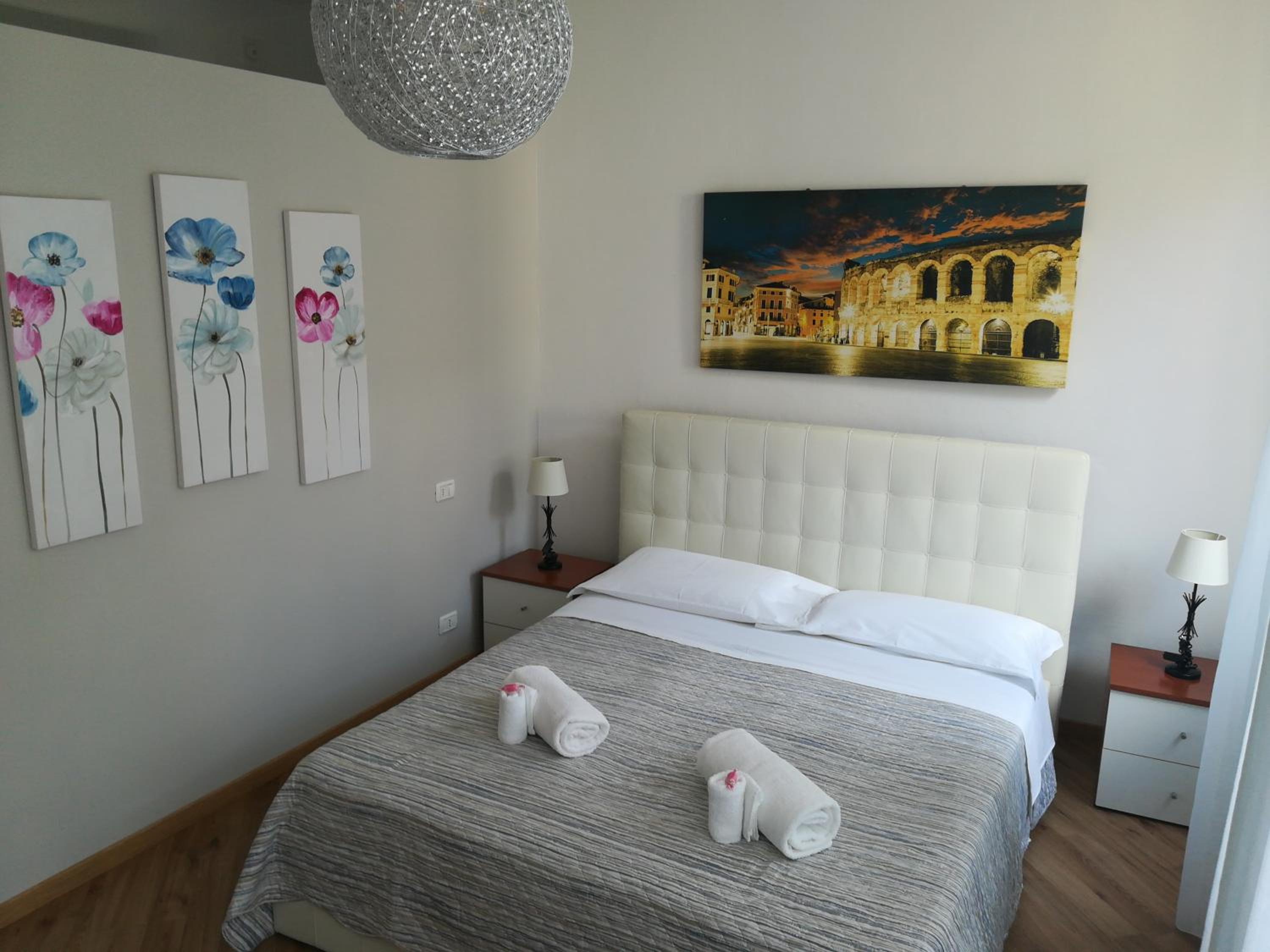 Deluxe Double Room with Private Bathroom - Photo 54