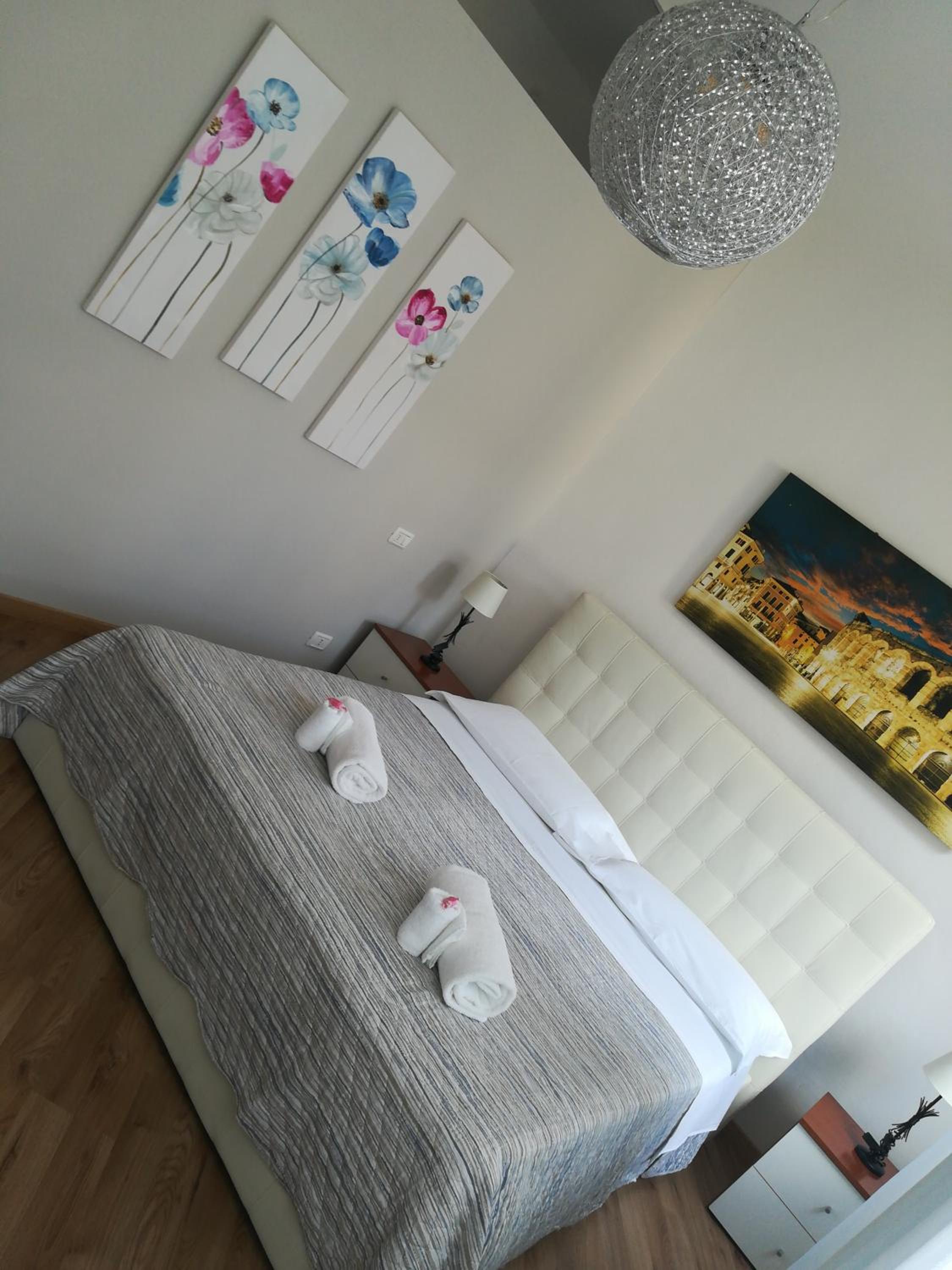 Deluxe Double Room with Private Bathroom - Photo 55